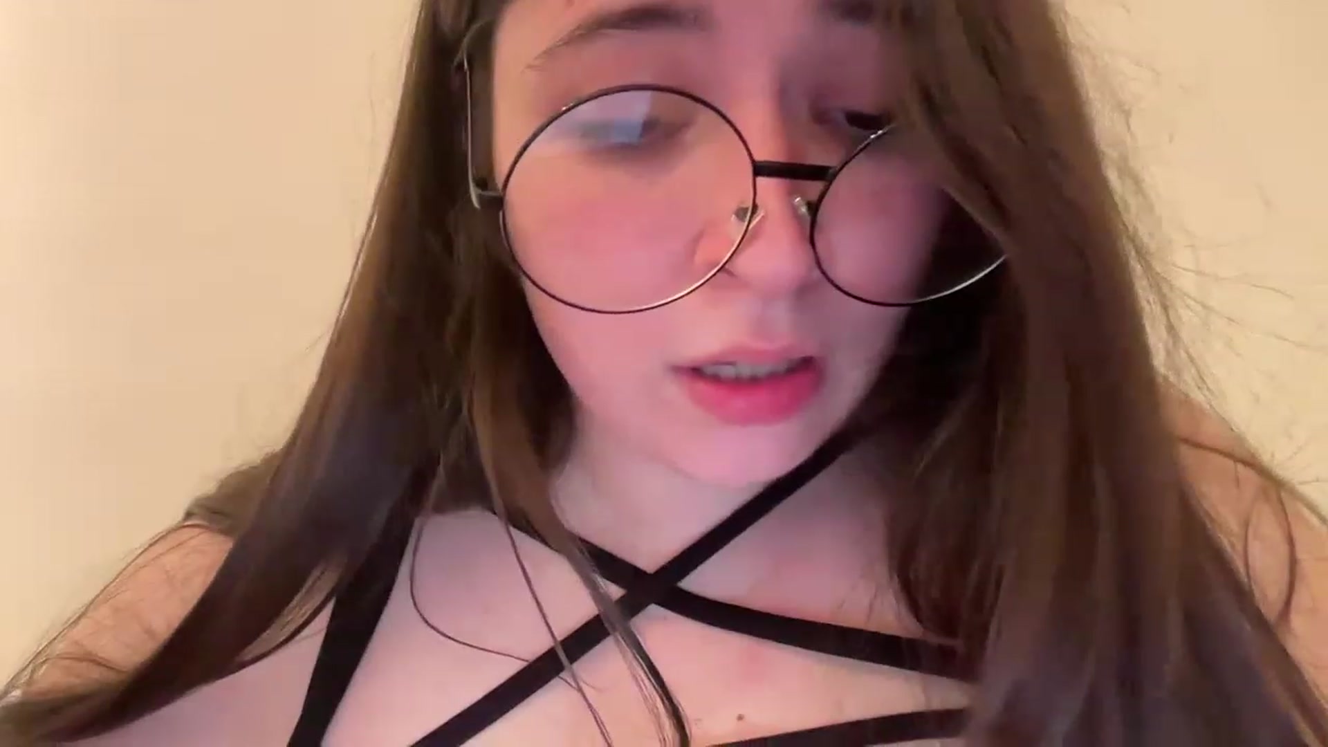 Gallery image thumbnail from Hasymura's myfreecams stream on, 03/26/2023, 02:56 image 17 of 20