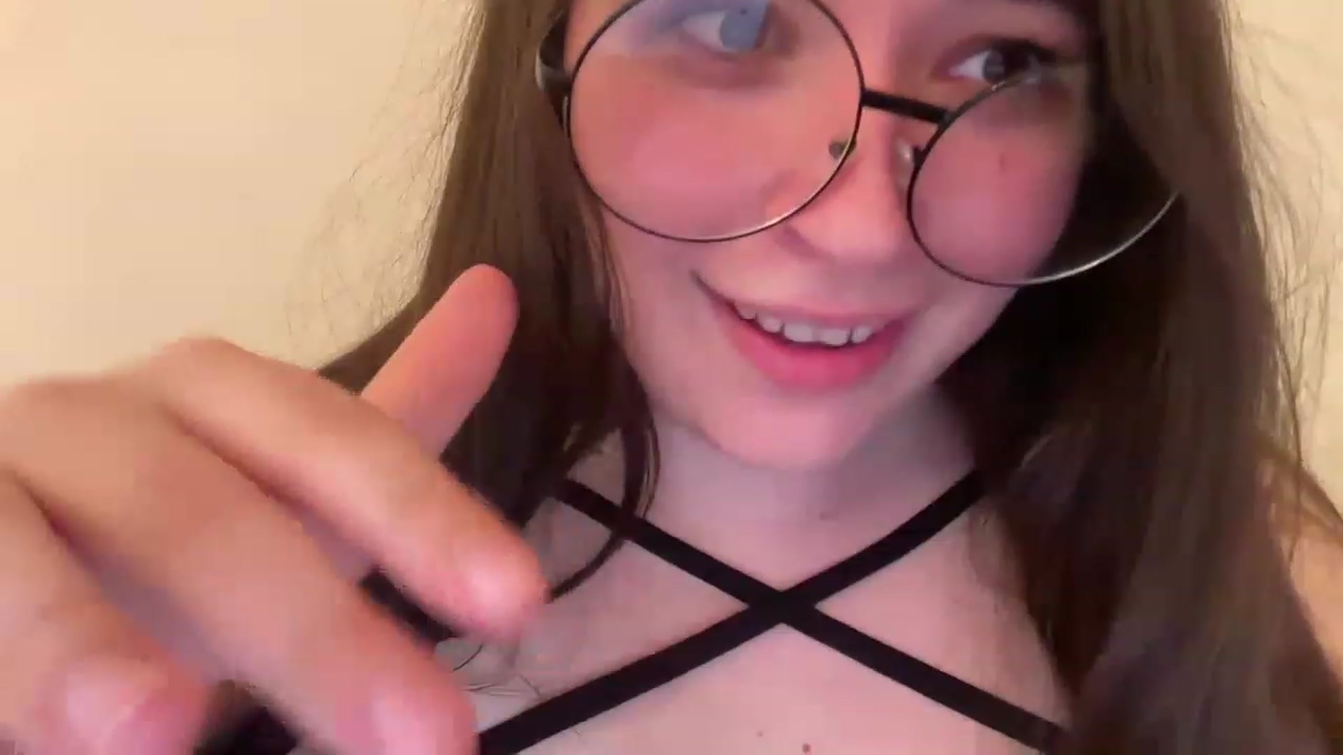 Gallery image thumbnail from Hasymura's myfreecams stream on, 03/26/2023, 02:56 image 15 of 20