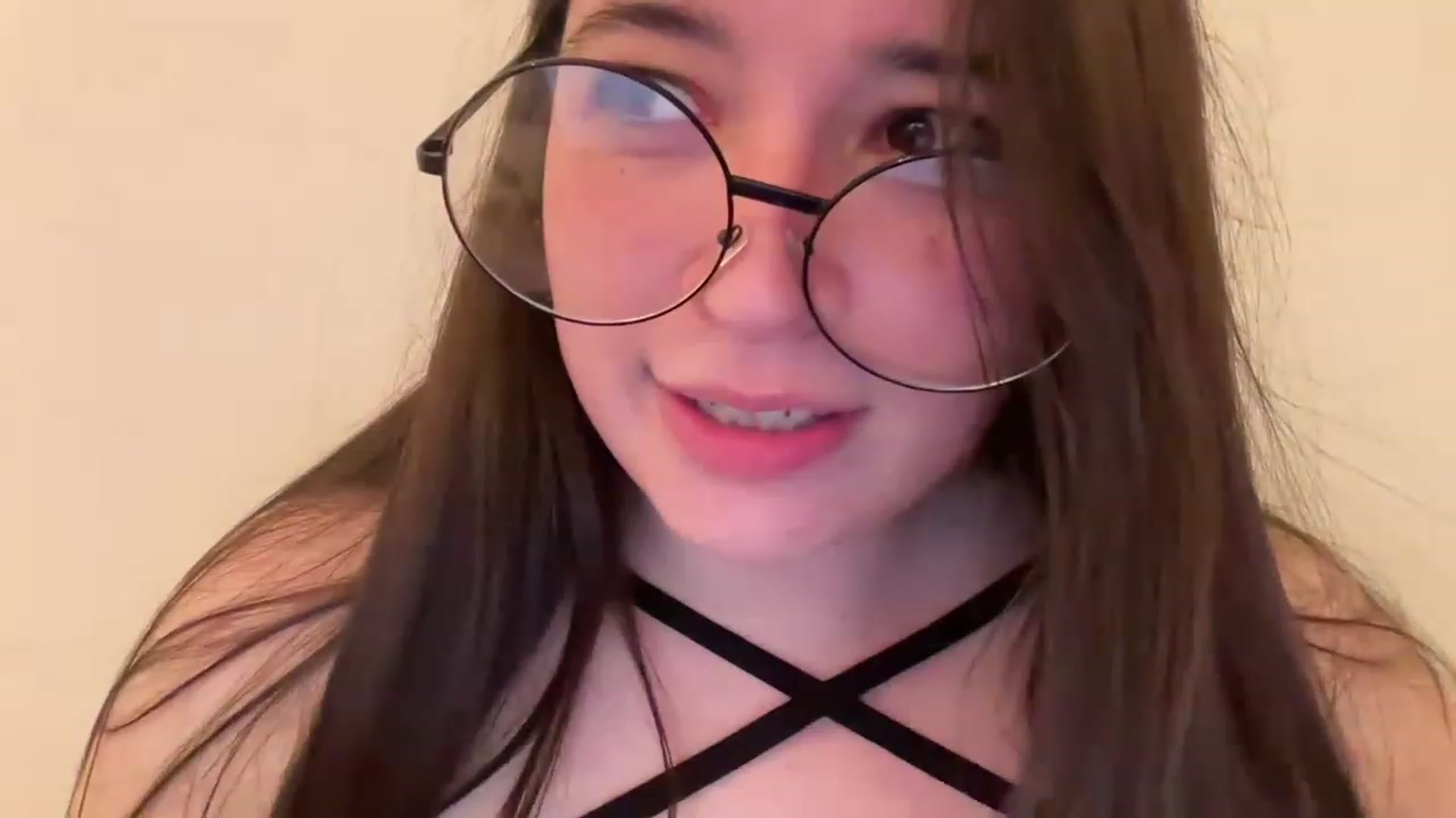 Gallery image thumbnail from Hasymura's myfreecams stream on, 03/26/2023, 02:56 image 14 of 20