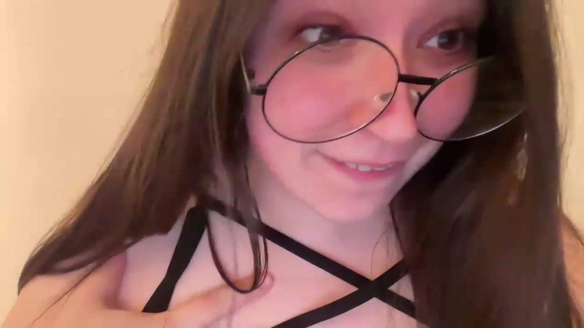 Gallery image thumbnail from Hasymura's myfreecams stream on, 03/26/2023, 02:56 image 4 of 20