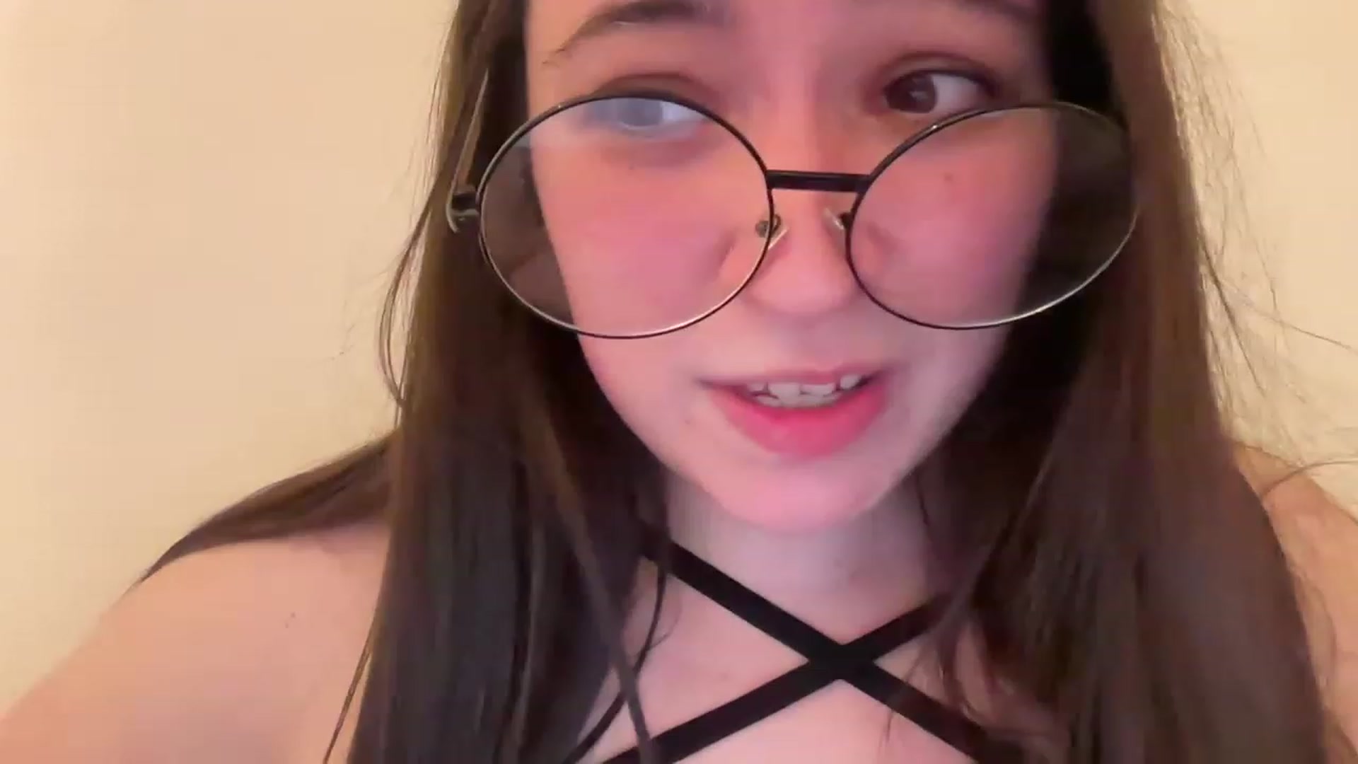 Gallery image thumbnail from Hasymura's myfreecams stream on, 03/26/2023, 02:56 image 6 of 20