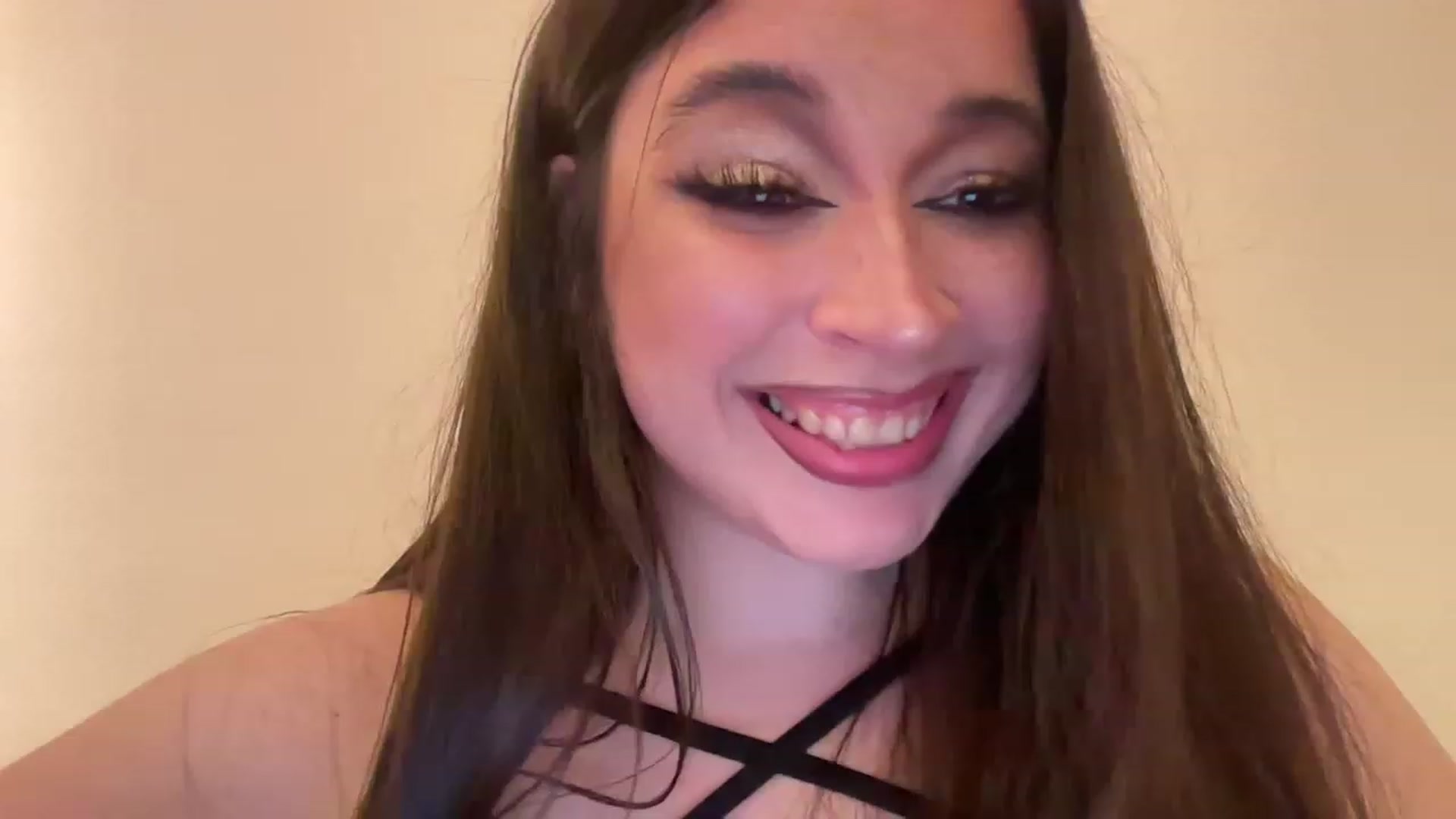 Gallery image thumbnail from Hasymura's myfreecams stream on, 03/30/2023, 02:34 image 15 of 20