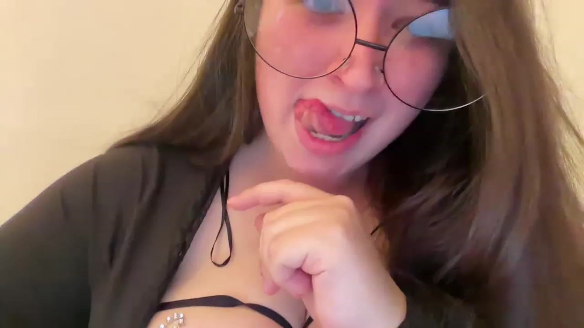 Gallery image thumbnail from Hasymura's myfreecams stream on, 04/01/2023, 20:37 image 11 of 20