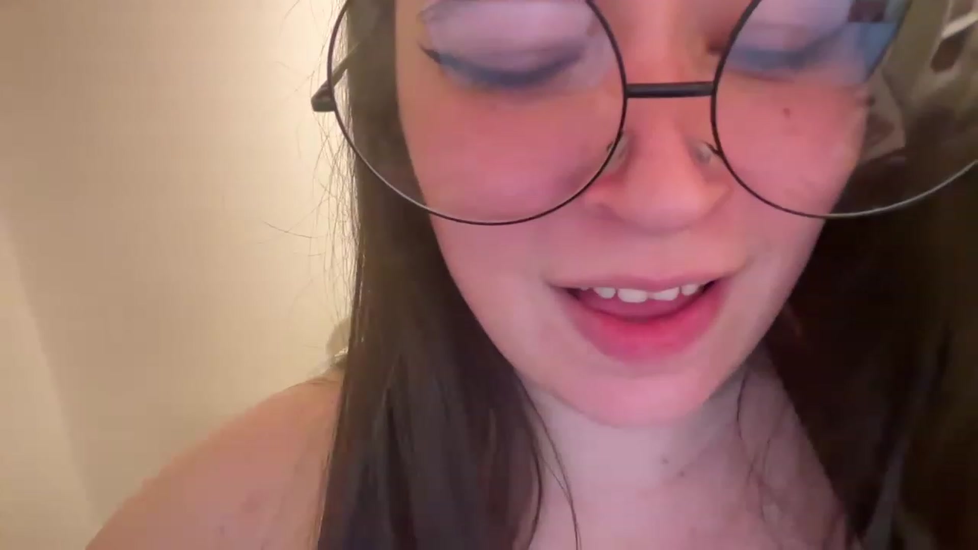 Gallery image thumbnail from Hasymura's myfreecams stream on, 04/02/2023, 01:53 image 8 of 20
