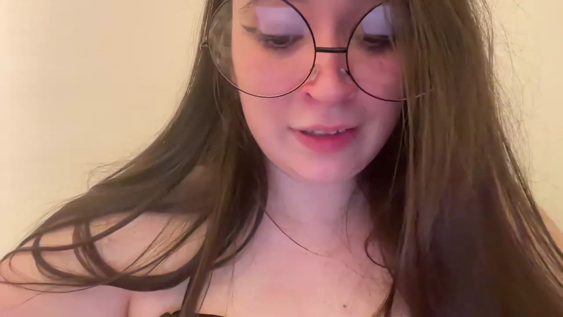Gallery image thumbnail from Hasymura's myfreecams stream on, 04/02/2023, 01:53 image 14 of 20