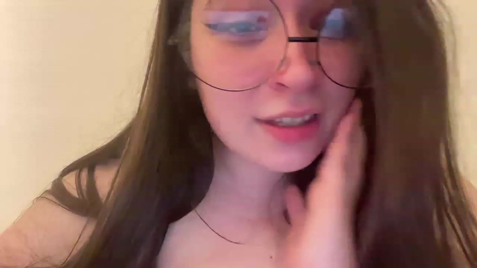 Gallery image thumbnail from Hasymura's myfreecams stream on, 04/02/2023, 01:53 image 13 of 20