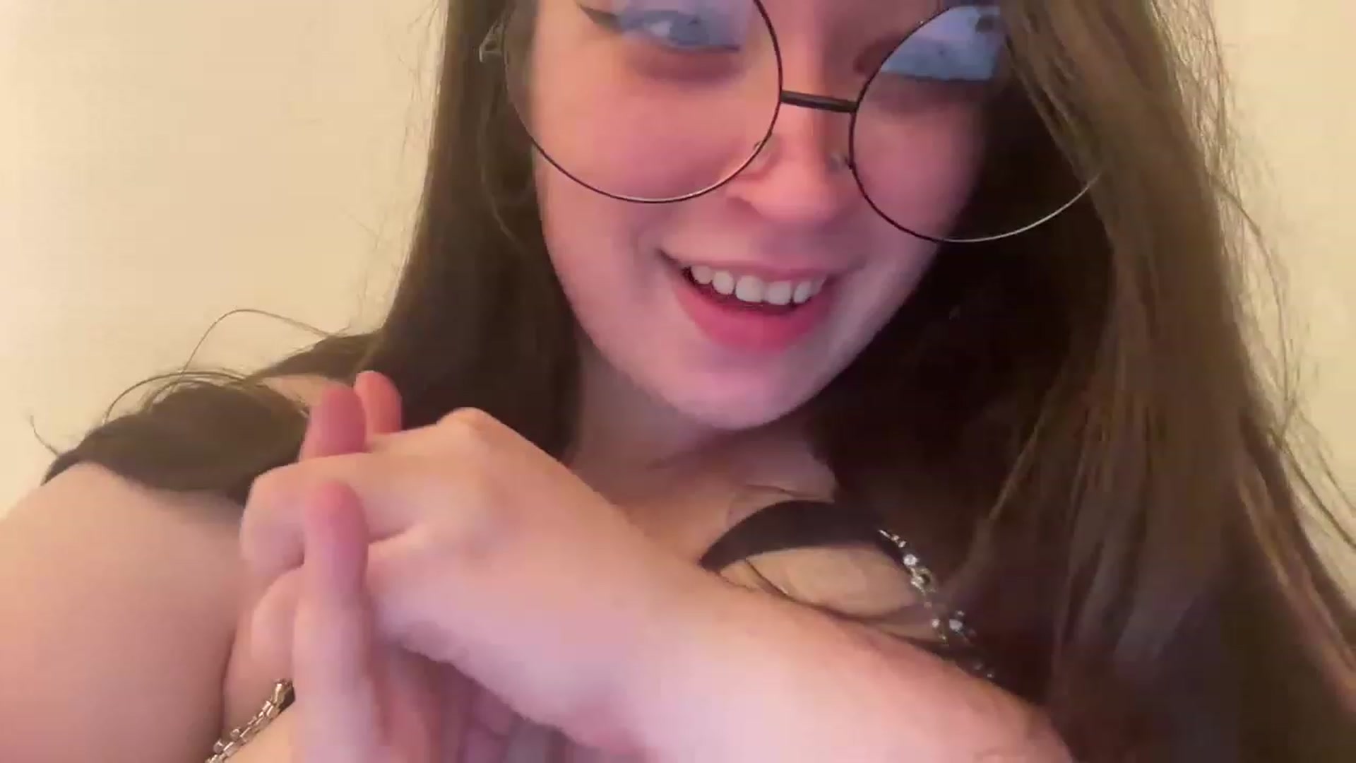 Gallery image thumbnail from Hasymura's myfreecams stream on, 04/02/2023, 01:53 image 7 of 20