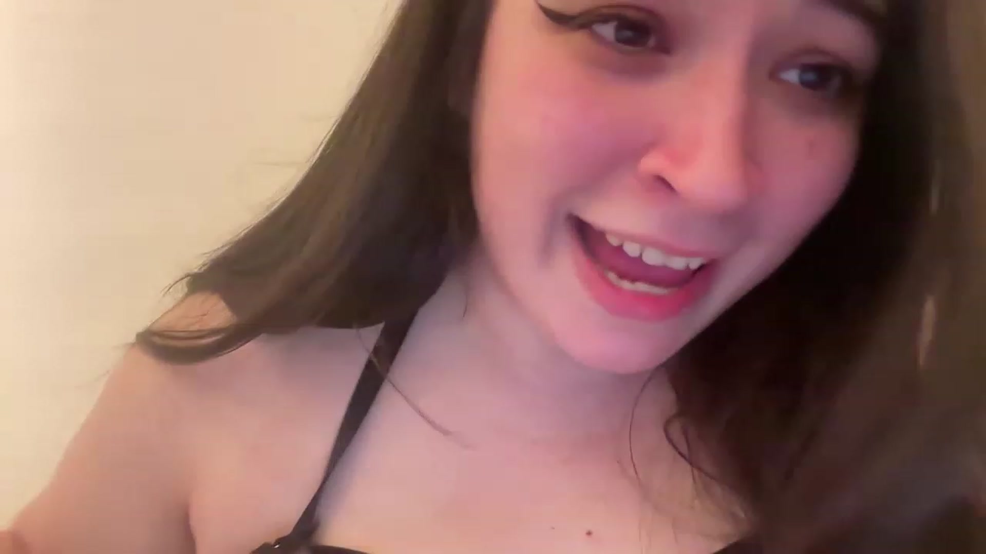 Gallery image thumbnail from Hasymura's myfreecams stream on, 04/02/2023, 01:53 image 12 of 20