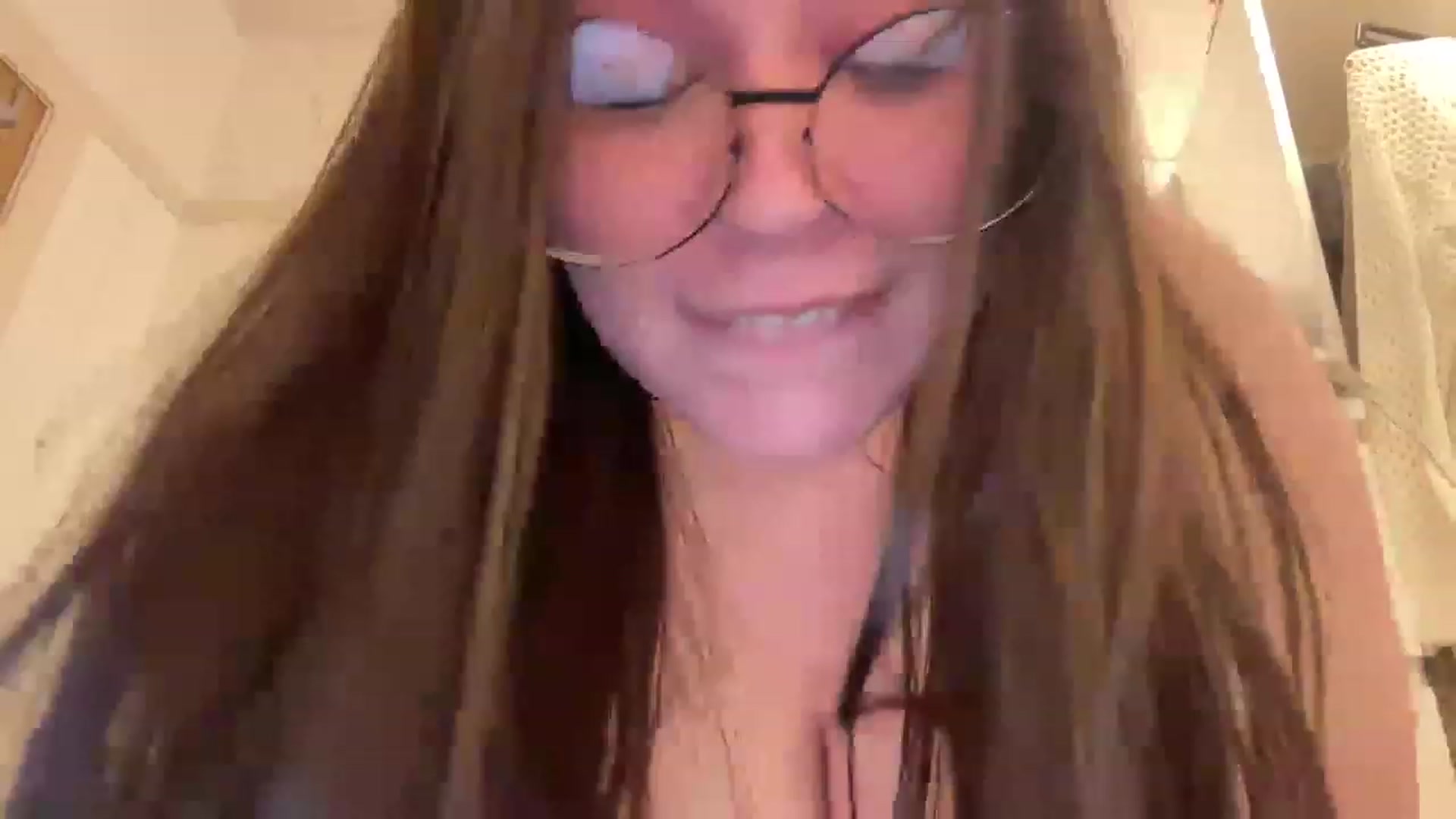 Gallery image thumbnail from Hasymura's myfreecams stream on, 04/04/2023, 04:31 image 9 of 20