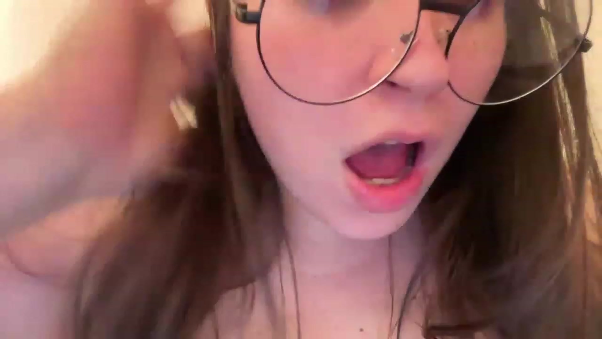 Gallery image thumbnail from Hasymura's myfreecams stream on, 04/04/2023, 04:31 image 2 of 20