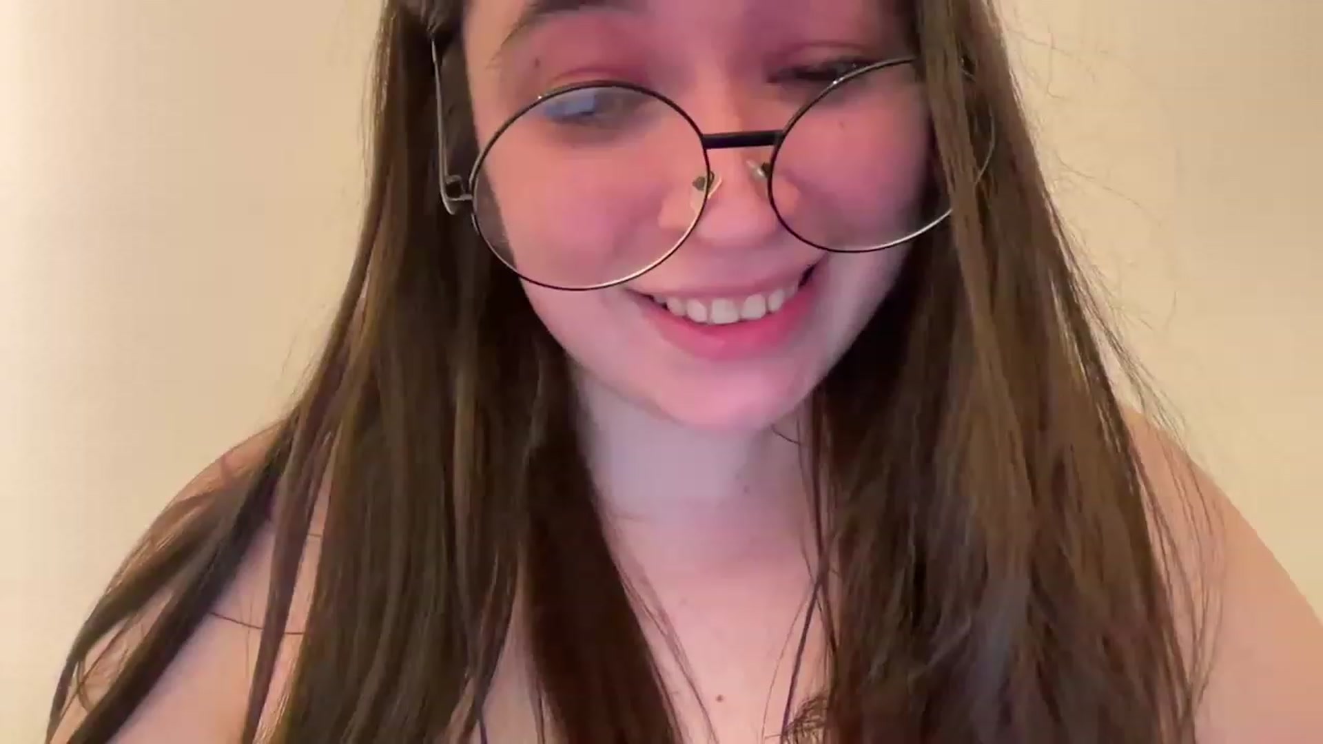 Gallery image thumbnail from Hasymura's myfreecams stream on, 04/04/2023, 04:31 image 13 of 20