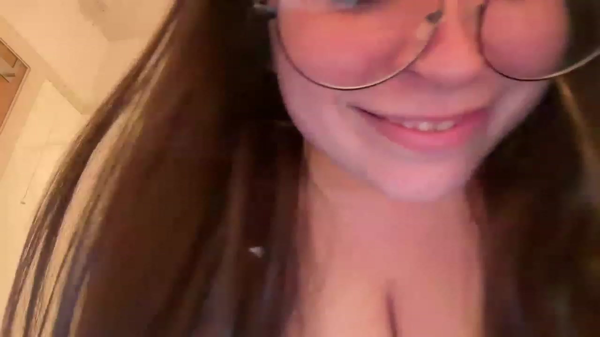 Gallery image thumbnail from Hasymura's myfreecams stream on, 04/04/2023, 04:31 image 8 of 20