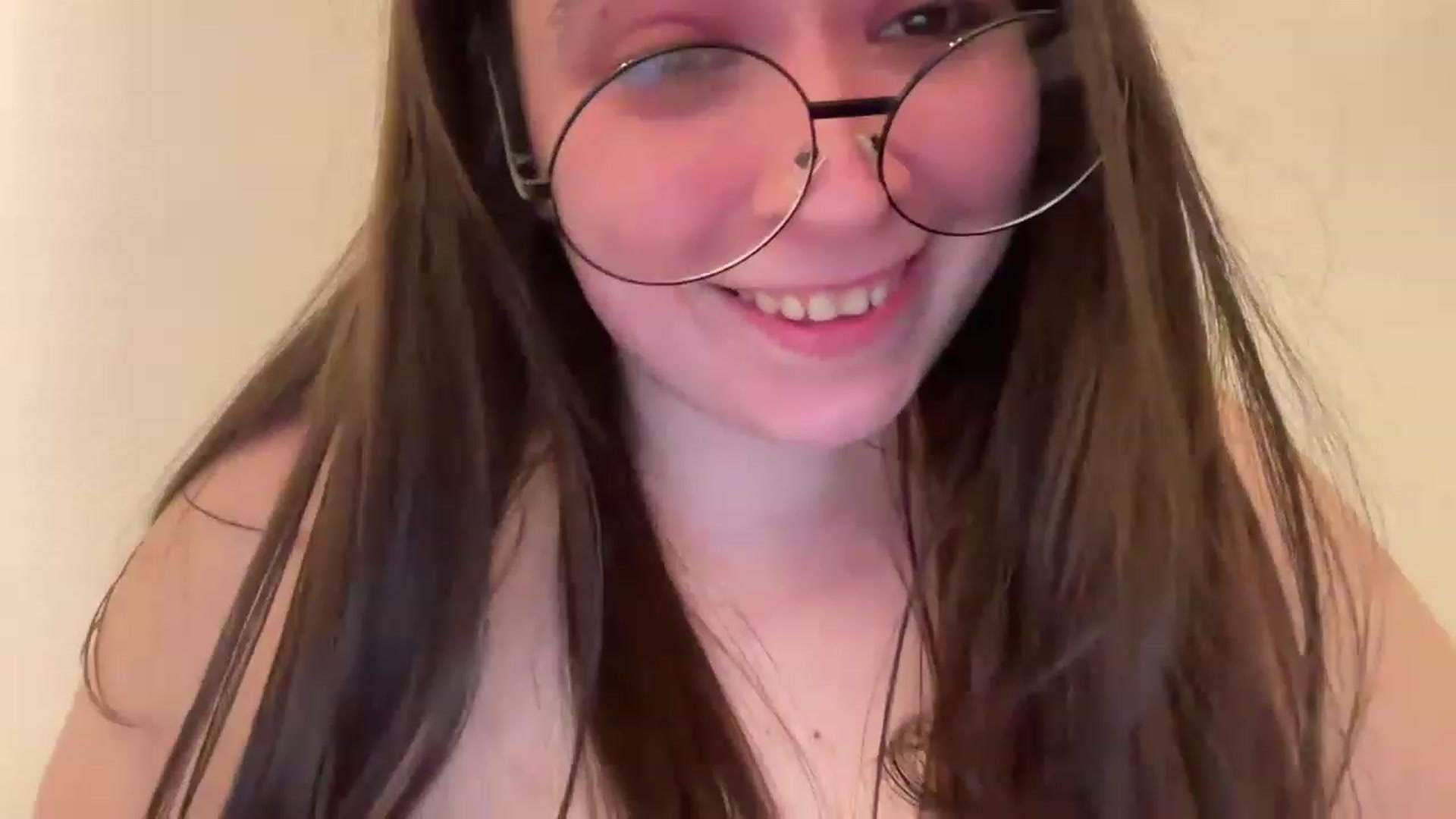 Gallery image thumbnail from Hasymura's myfreecams stream on, 04/04/2023, 04:31 image 12 of 20