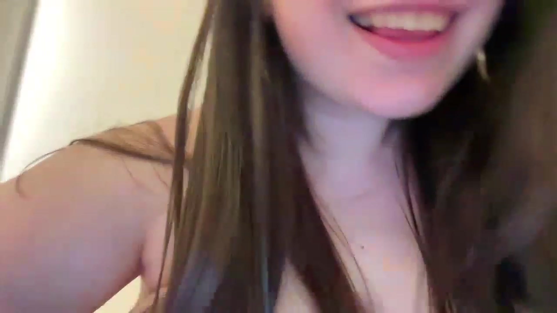 Gallery image thumbnail from Hasymura's myfreecams stream on, 04/04/2023, 04:31 image 16 of 20