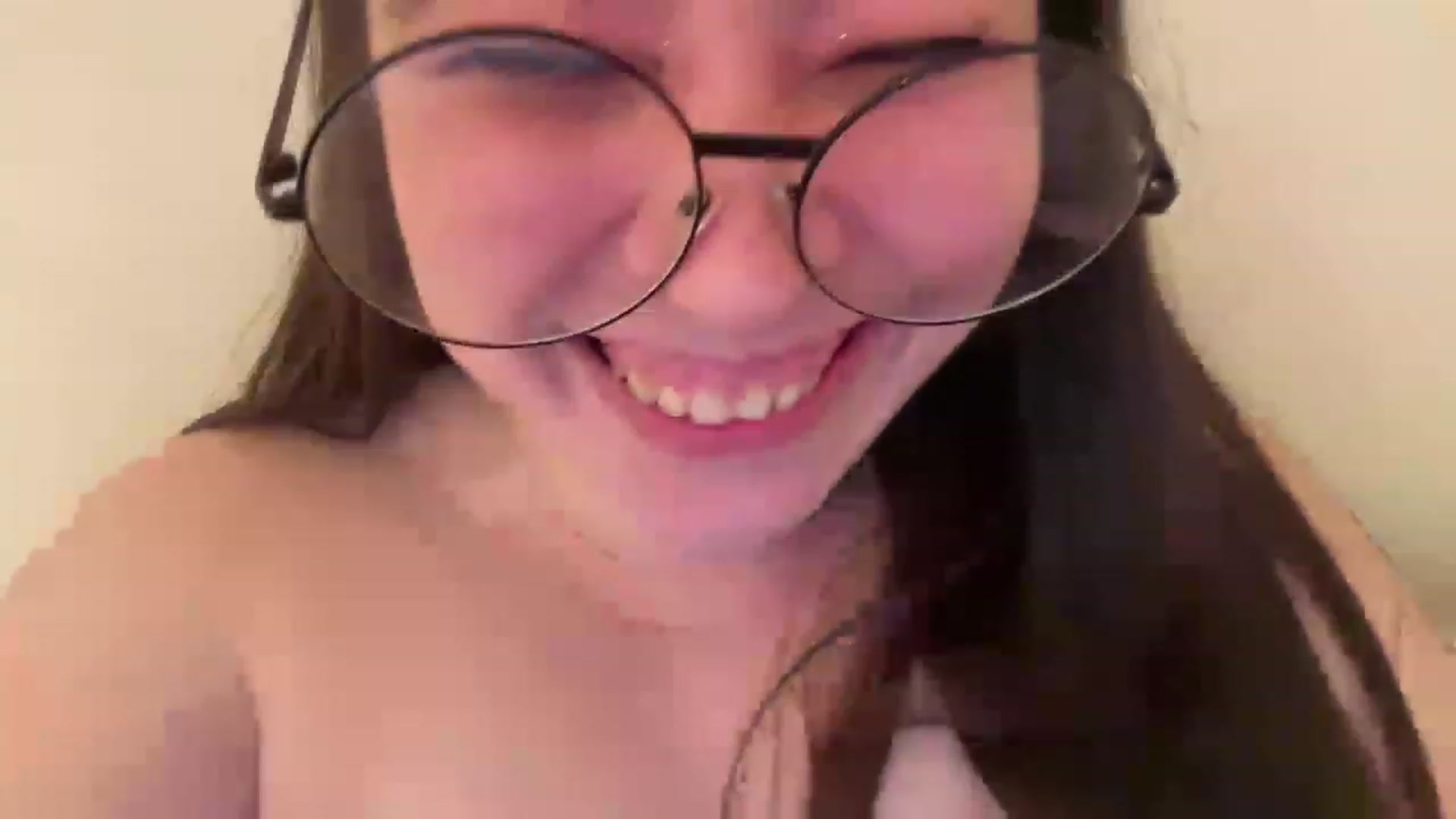 Gallery image thumbnail from Hasymura's myfreecams stream on, 04/04/2023, 04:31 image 3 of 20