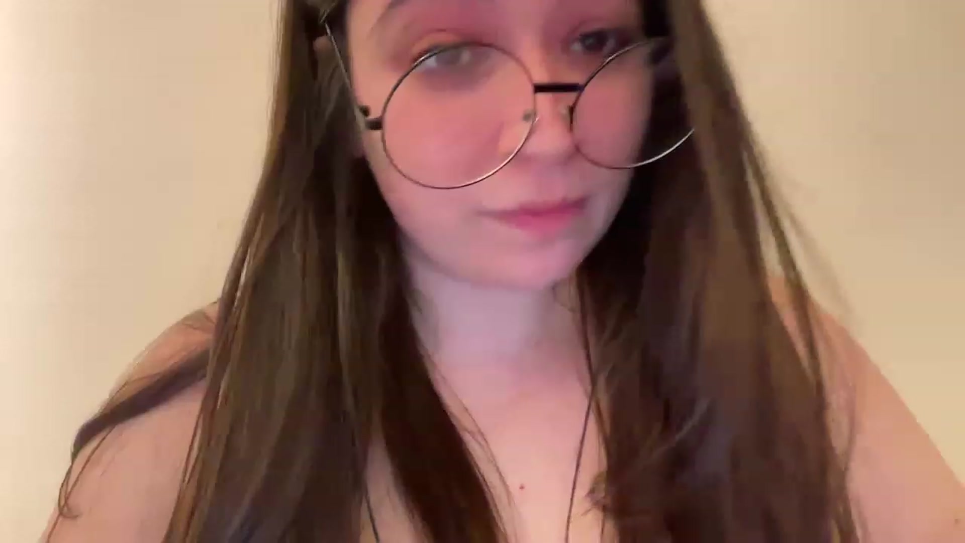 Gallery image thumbnail from Hasymura's myfreecams stream on, 04/04/2023, 04:31 image 15 of 20