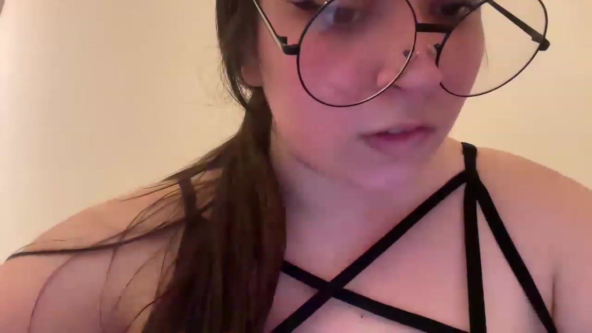 Gallery image thumbnail from Hasymura's myfreecams stream on, 04/05/2023, 22:15 image 17 of 20