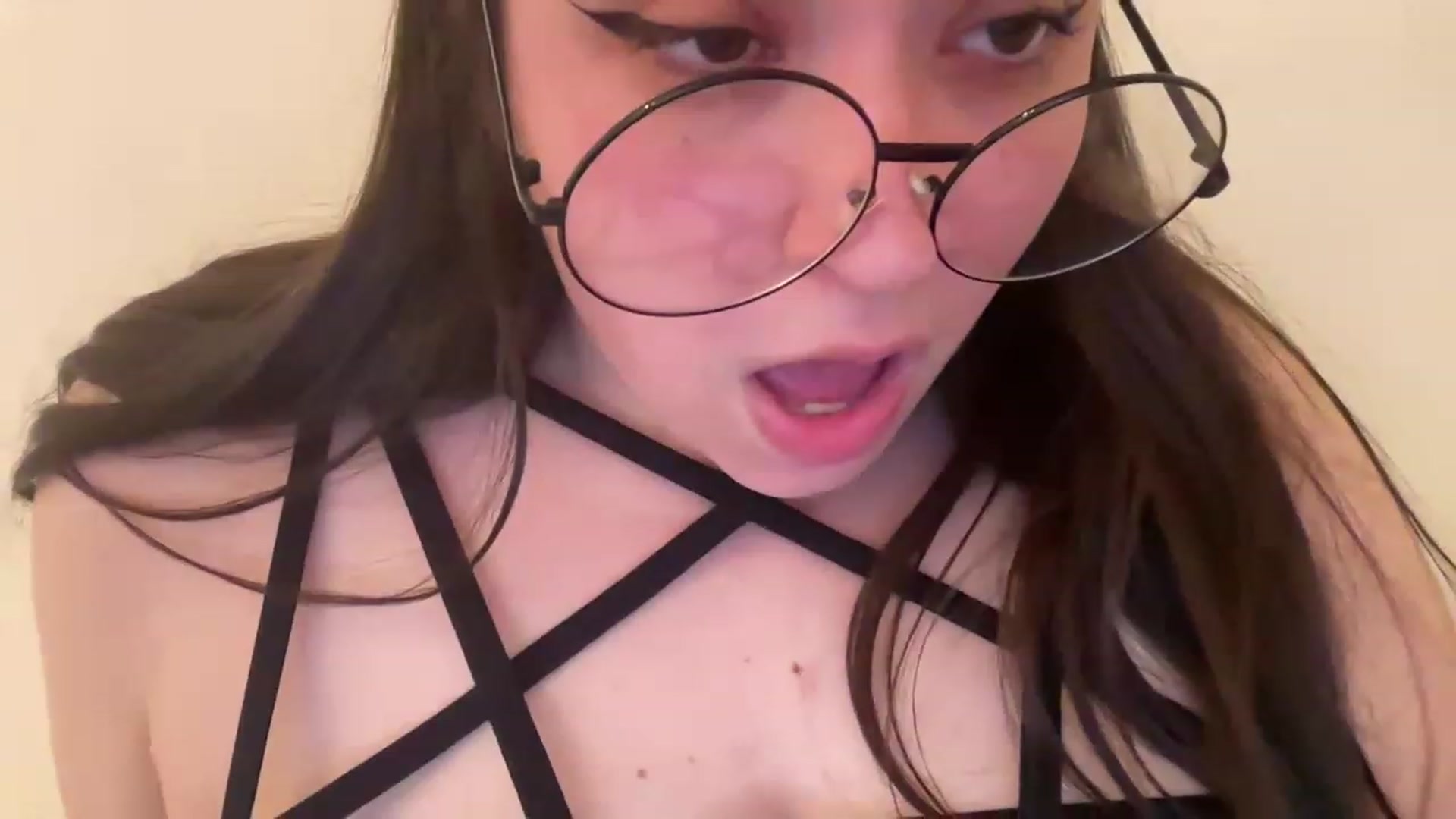 Gallery image thumbnail from Hasymura's myfreecams stream on, 04/05/2023, 22:15 image 8 of 20