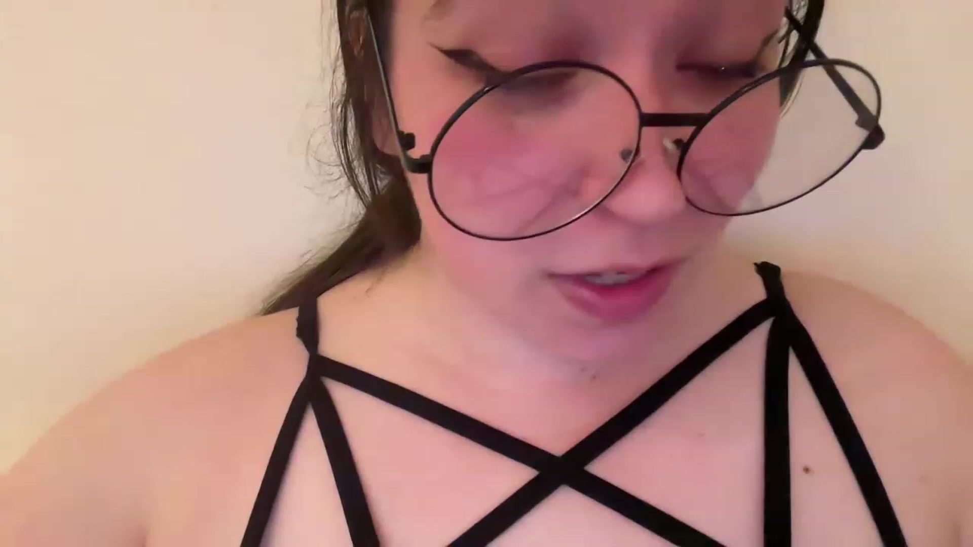 Gallery image thumbnail from Hasymura's myfreecams stream on, 04/05/2023, 22:42 image 16 of 20