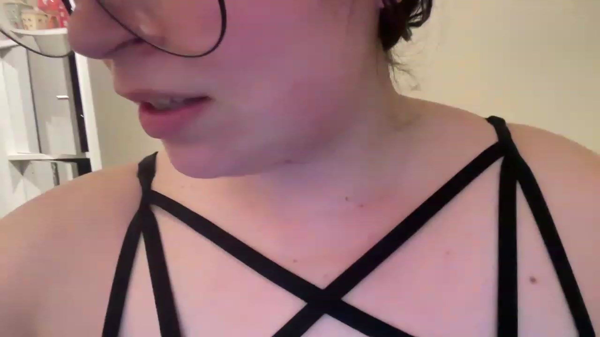 Gallery image thumbnail from Hasymura's myfreecams stream on, 04/05/2023, 22:42 image 18 of 20