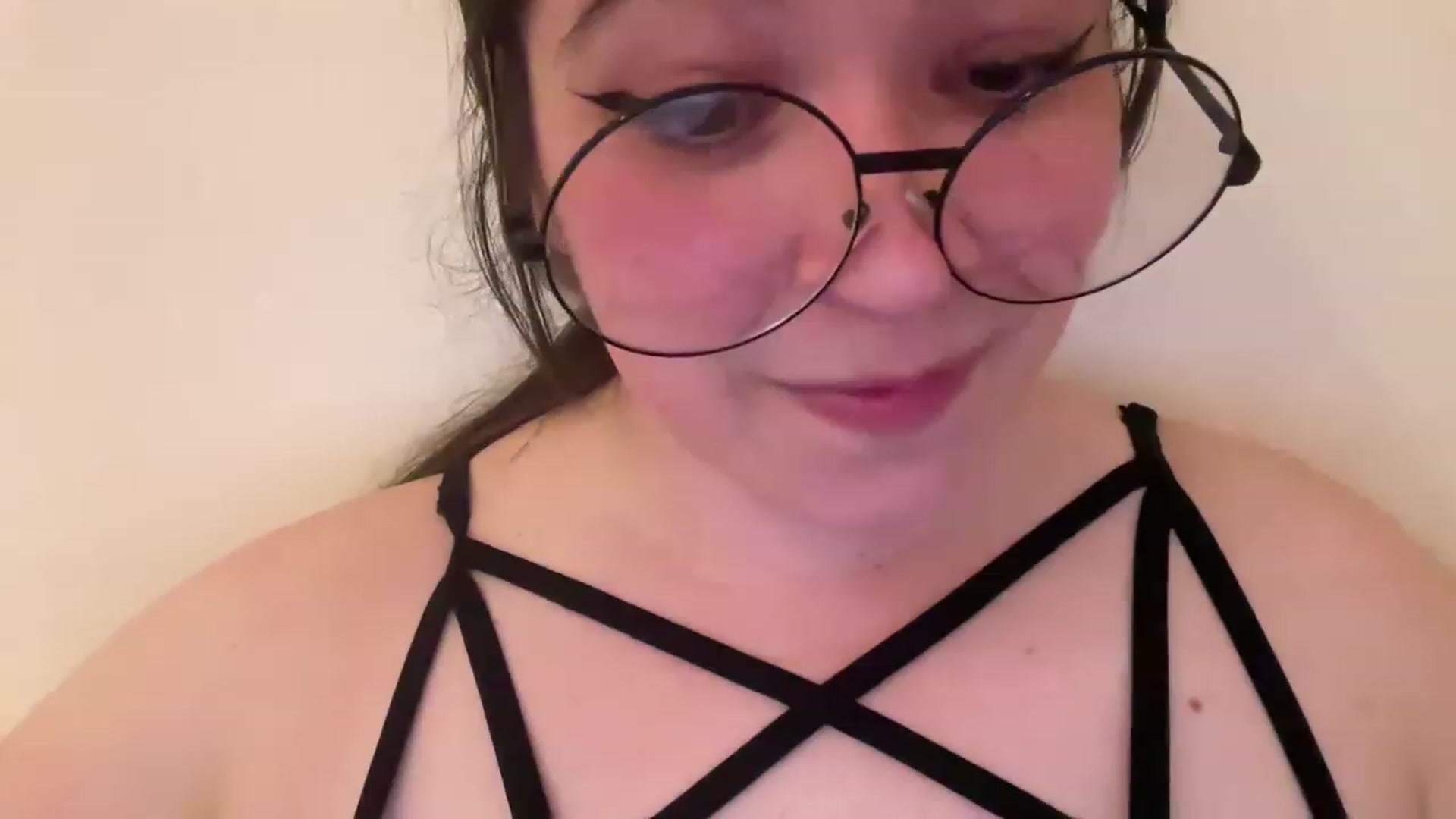 Gallery image thumbnail from Hasymura's myfreecams stream on, 04/05/2023, 22:42 image 17 of 20