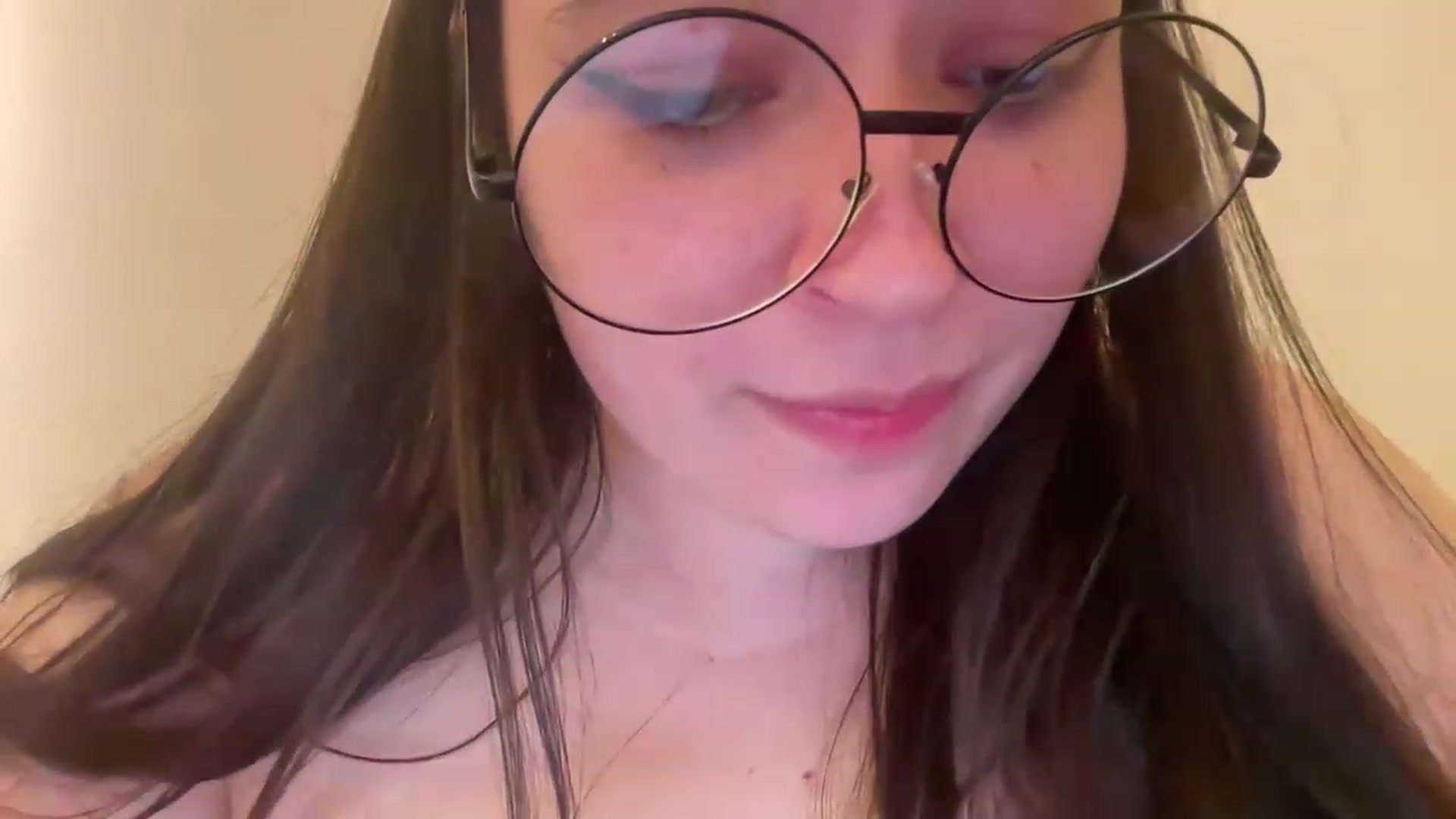 Gallery image thumbnail from Hasymura's myfreecams stream on, 04/06/2023, 02:10 image 11 of 20