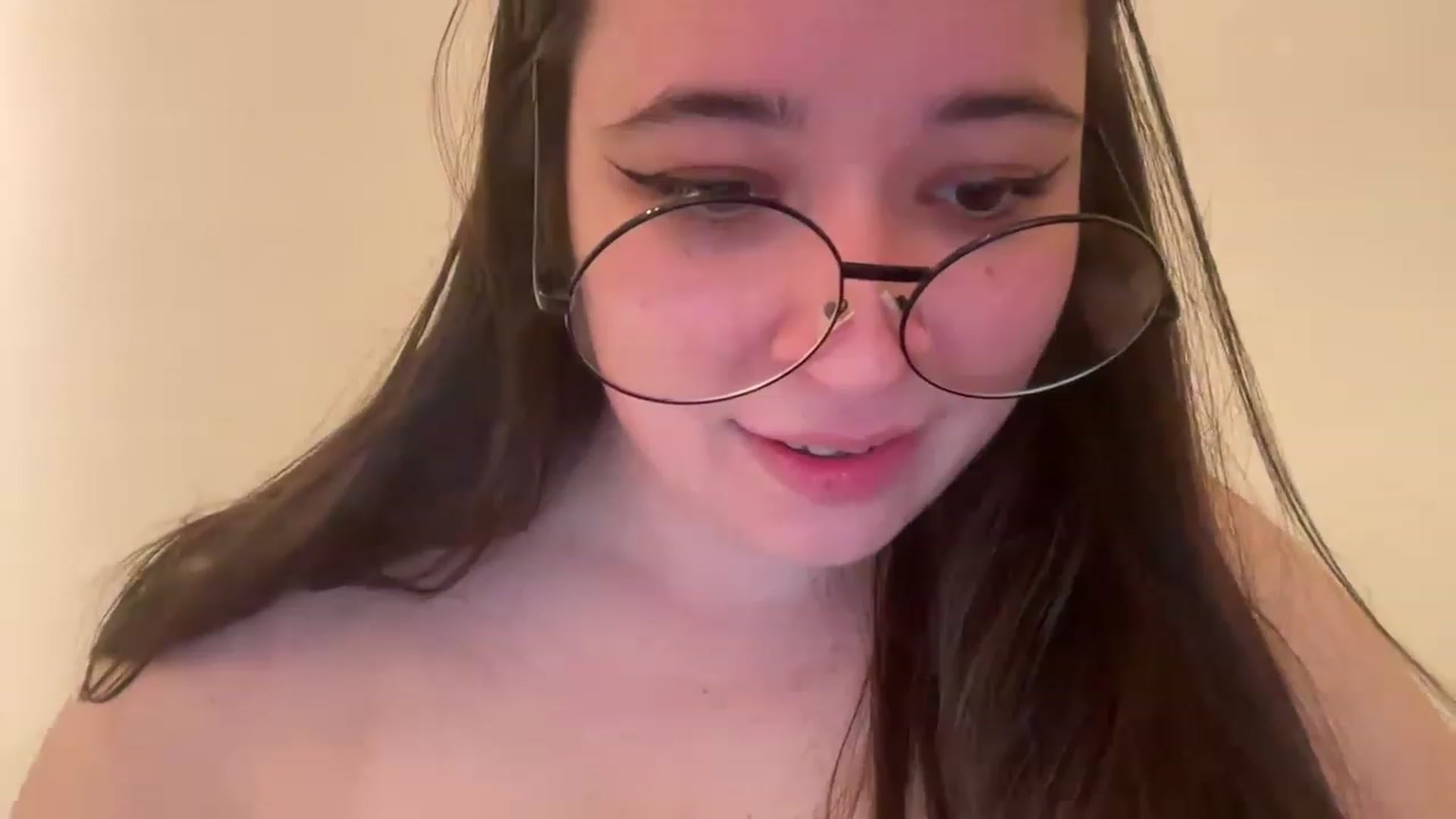 Gallery image thumbnail from Hasymura's myfreecams stream on, 04/06/2023, 02:10 image 5 of 20