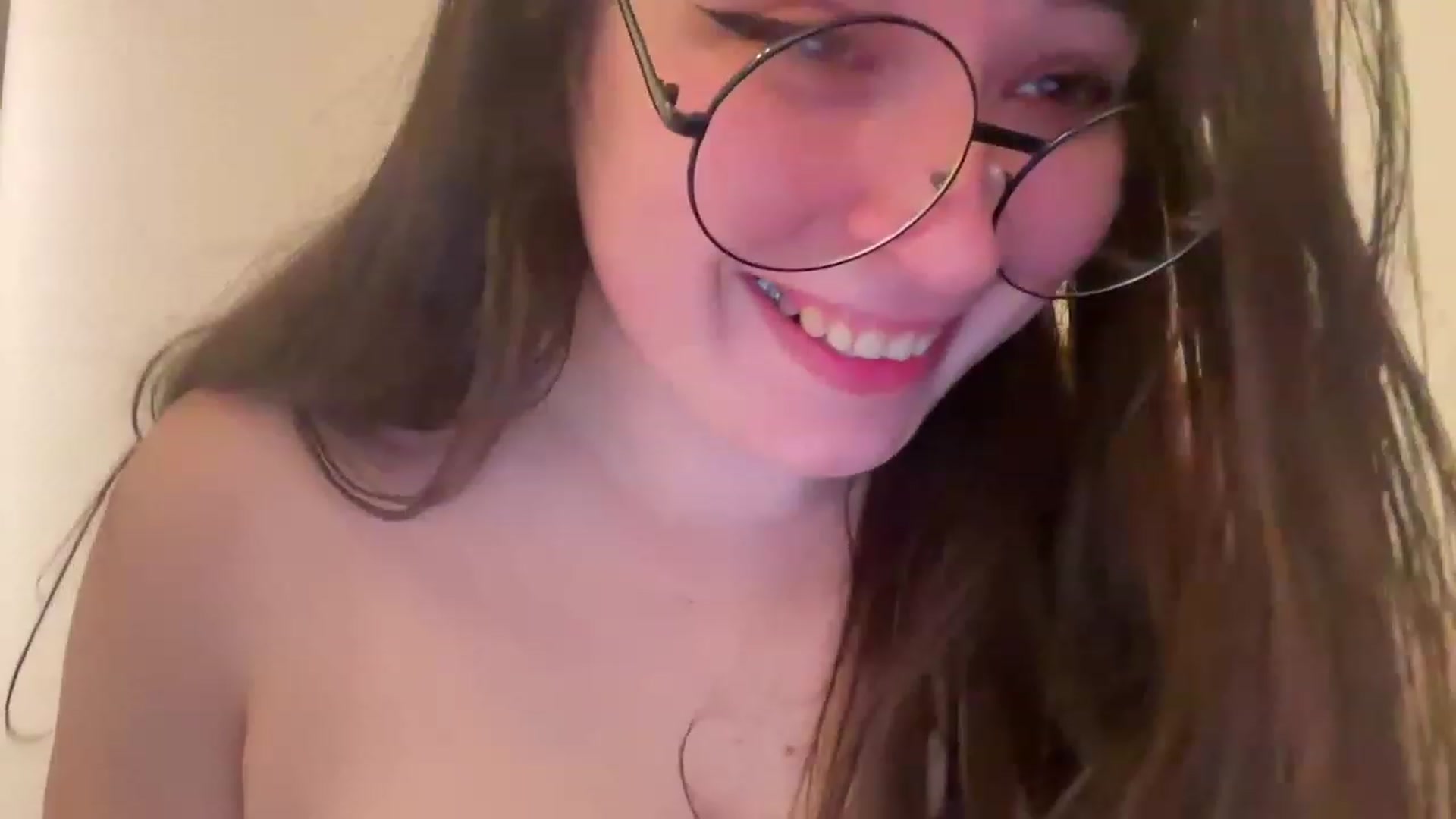 Gallery image thumbnail from Hasymura's myfreecams stream on, 04/06/2023, 02:28 image 5 of 20