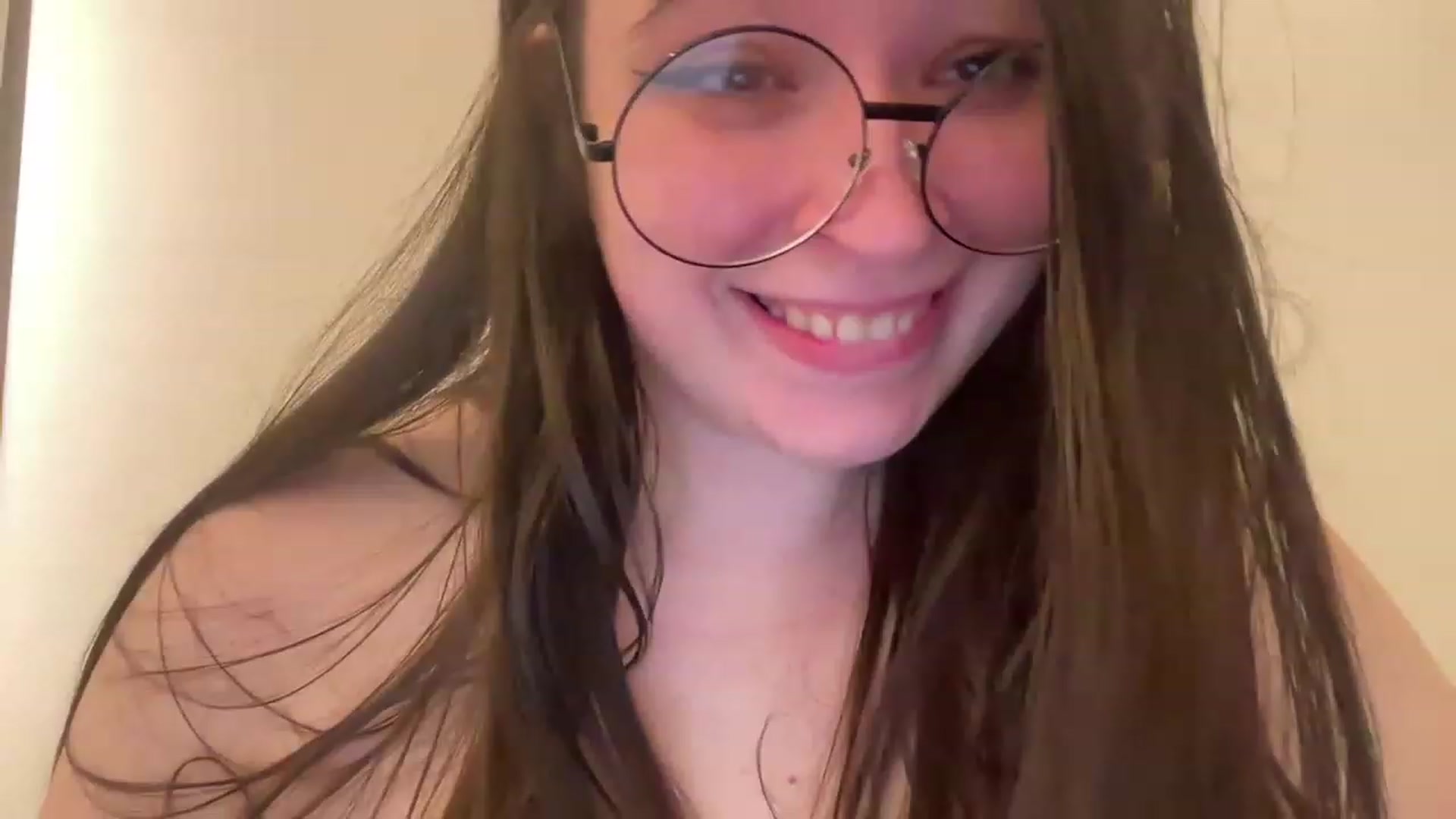 Gallery image thumbnail from Hasymura's myfreecams stream on, 04/06/2023, 02:28 image 3 of 20