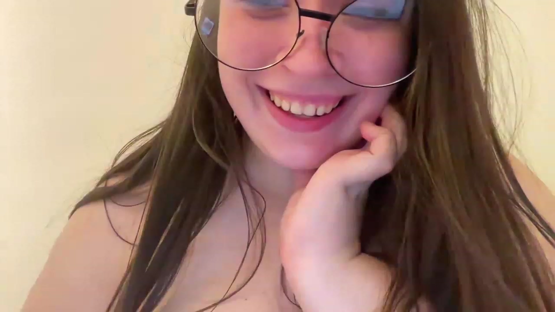 Gallery image thumbnail from Hasymura's myfreecams stream on, 04/08/2023, 24:55 image 18 of 20