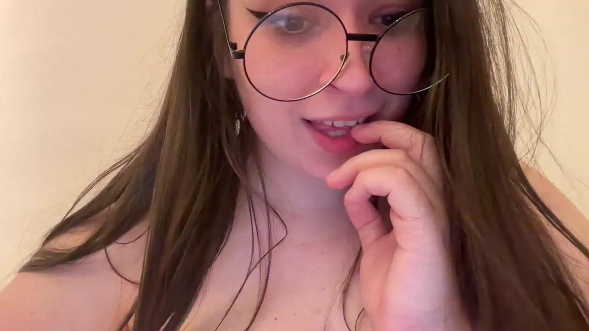 Gallery image thumbnail from Hasymura's myfreecams stream on, 04/08/2023, 24:55 image 19 of 20