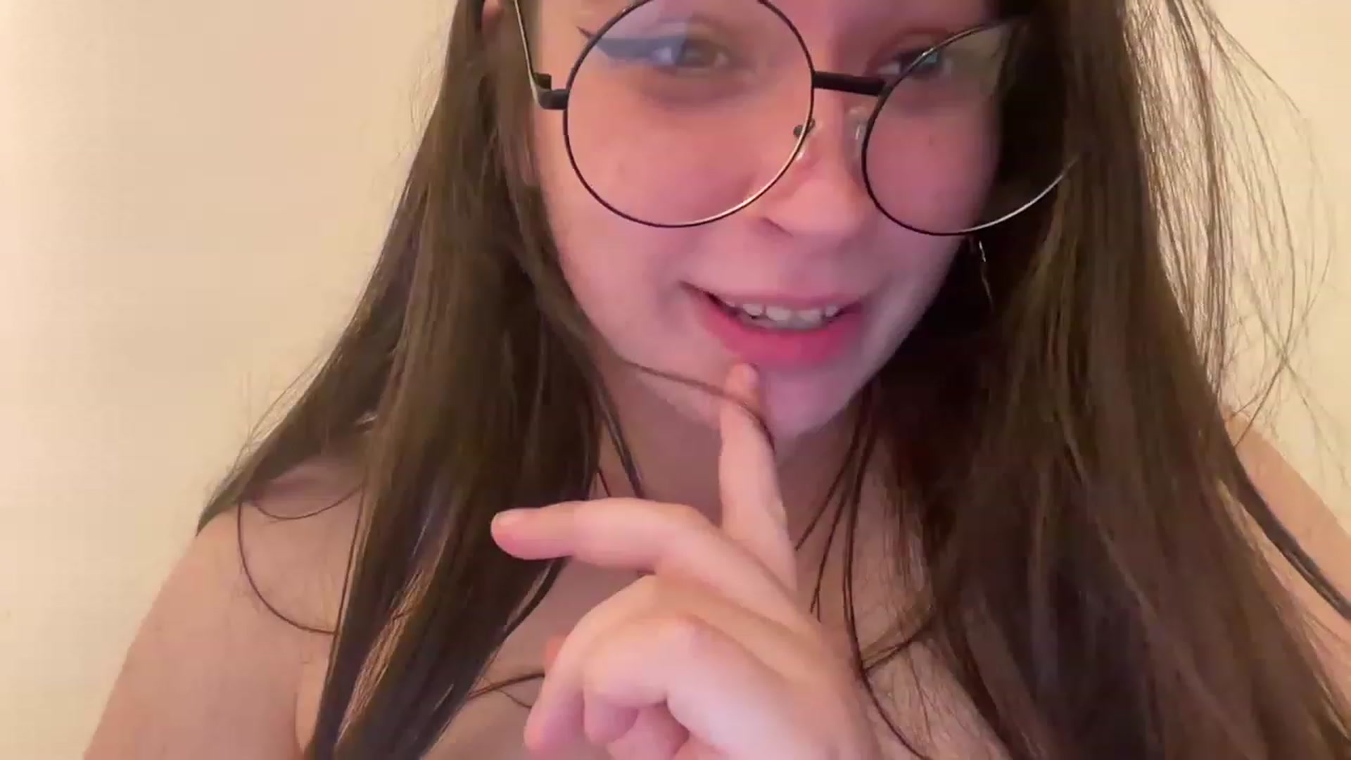 Gallery image thumbnail from Hasymura's myfreecams stream on, 04/08/2023, 24:55 image 16 of 20
