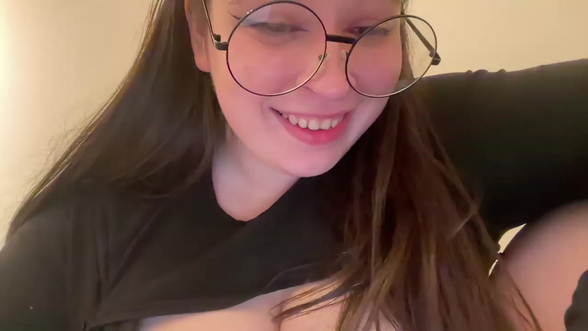 Gallery image thumbnail from Hasymura's myfreecams stream on, 04/09/2023, 24:54 image 13 of 20