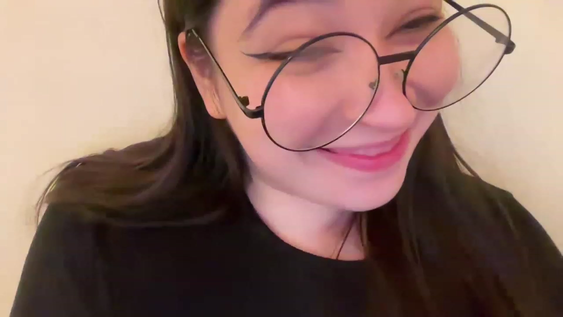 Gallery image thumbnail from Hasymura's myfreecams stream on, 04/09/2023, 24:54 image 7 of 20