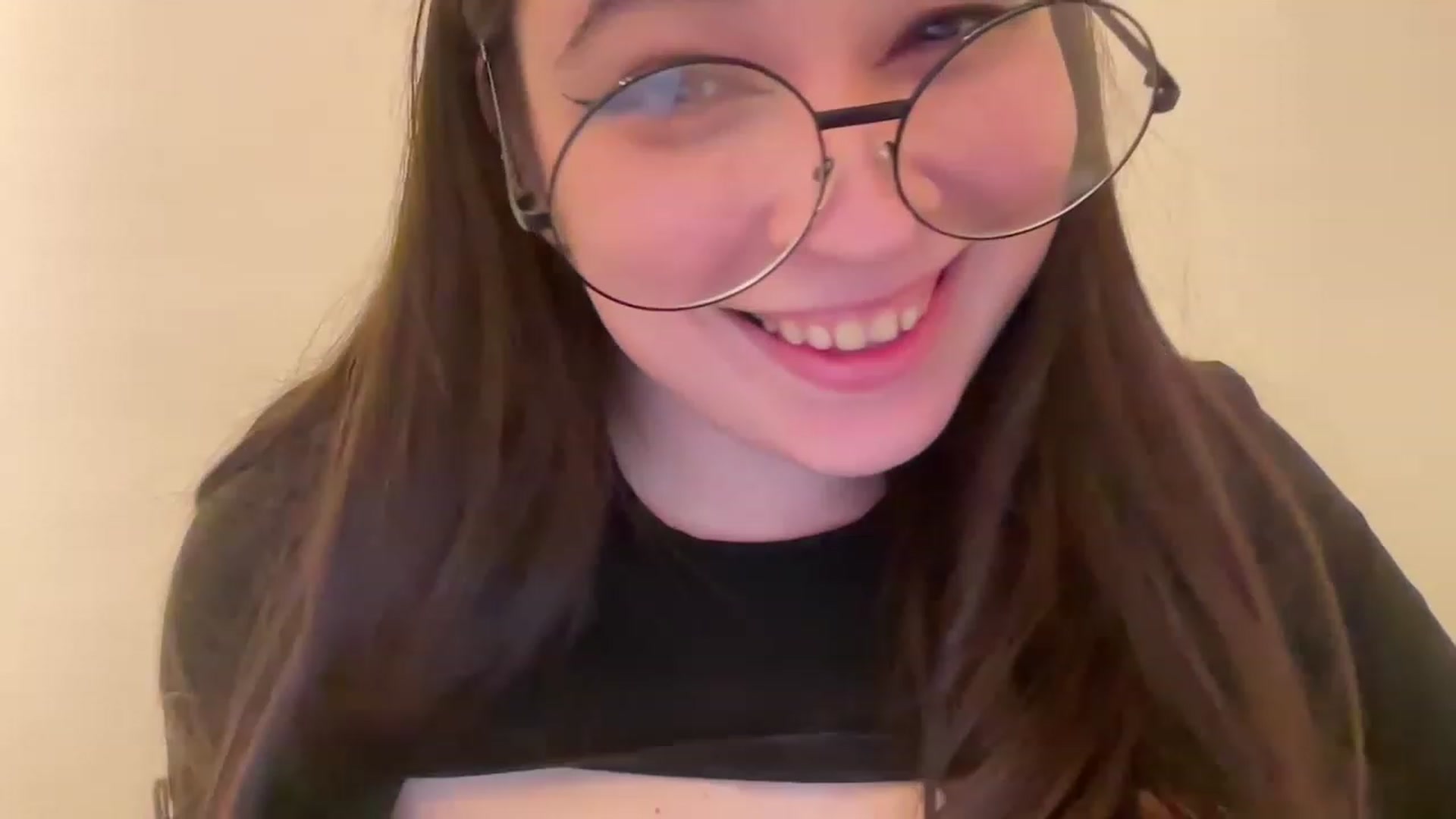 Gallery image thumbnail from Hasymura's myfreecams stream on, 04/09/2023, 24:54 image 10 of 20