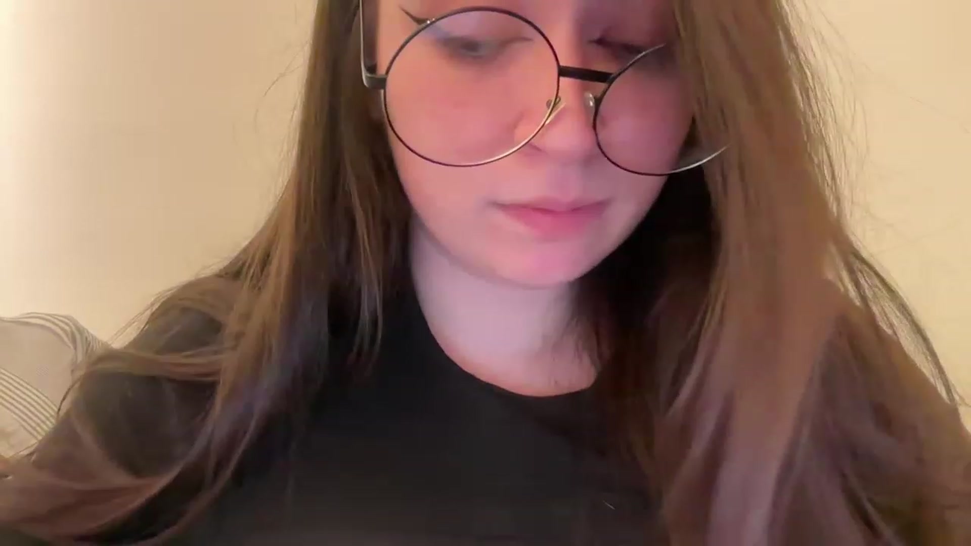 Gallery image thumbnail from Hasymura's myfreecams stream on, 04/09/2023, 22:47 image 16 of 20