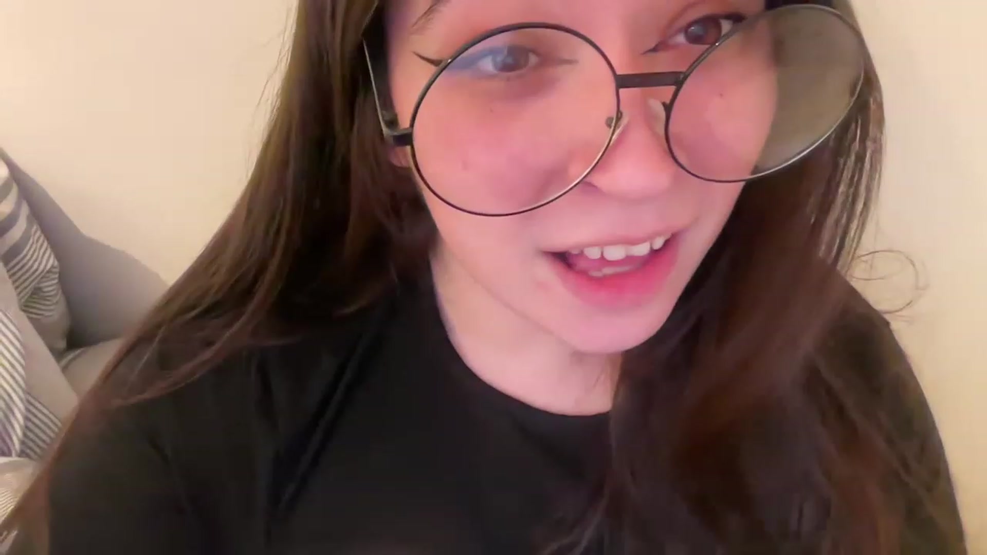 Gallery image thumbnail from Hasymura's myfreecams stream on, 04/09/2023, 22:47 image 2 of 20