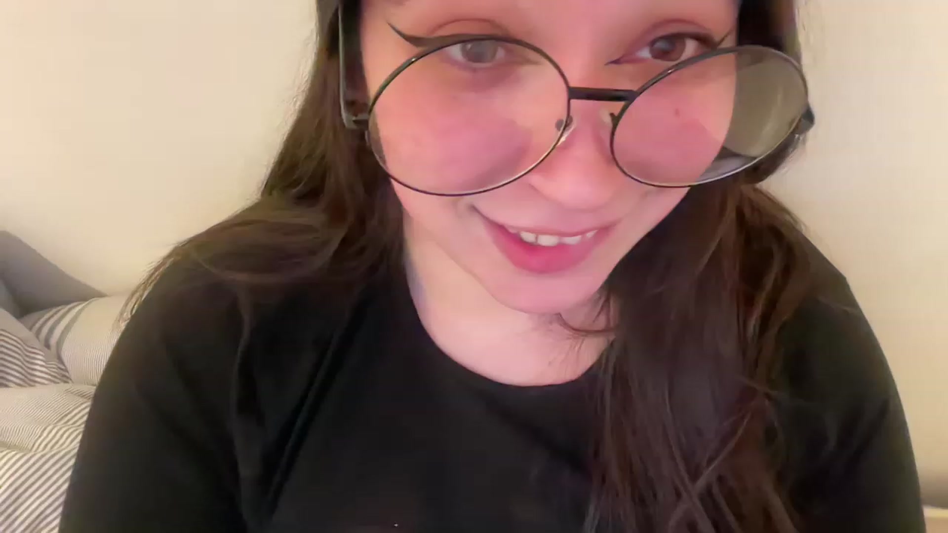 Gallery image thumbnail from Hasymura's myfreecams stream on, 04/09/2023, 23:51 image 14 of 20