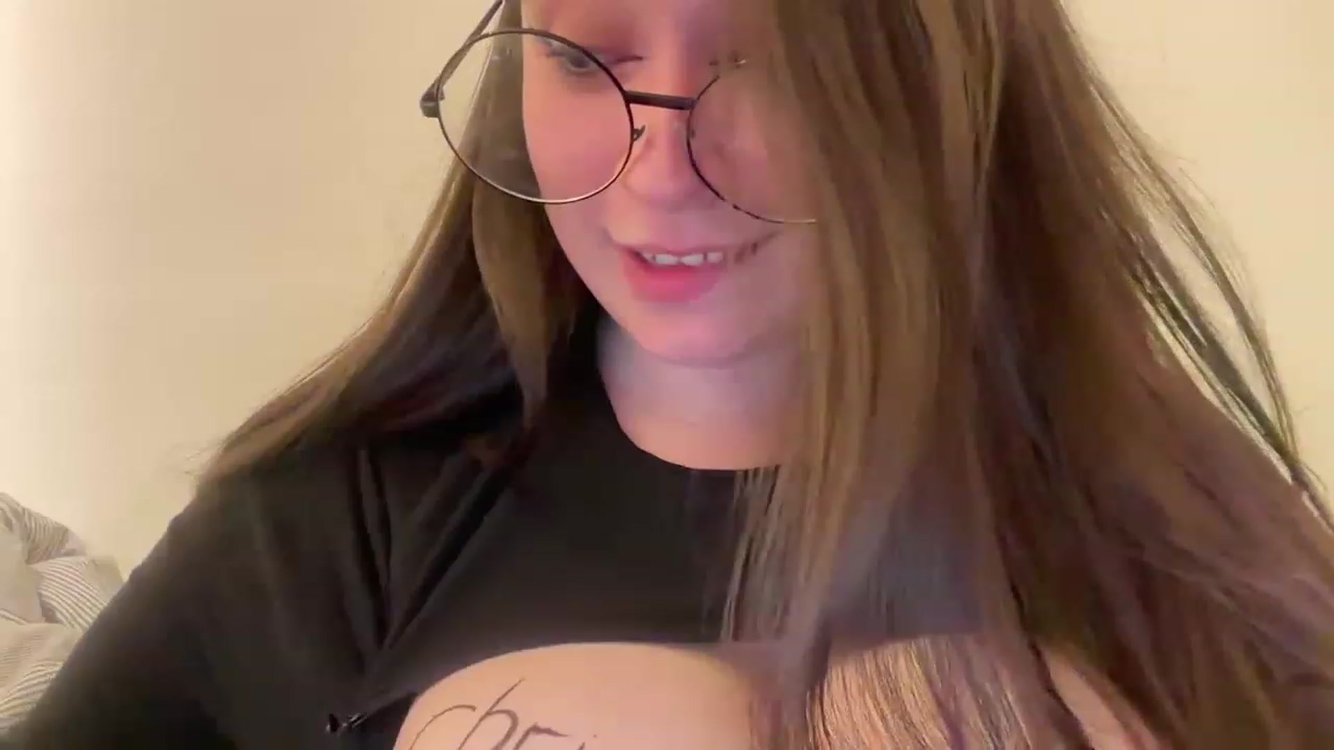 Gallery image thumbnail from Hasymura's myfreecams stream on, 04/09/2023, 23:51 image 18 of 20