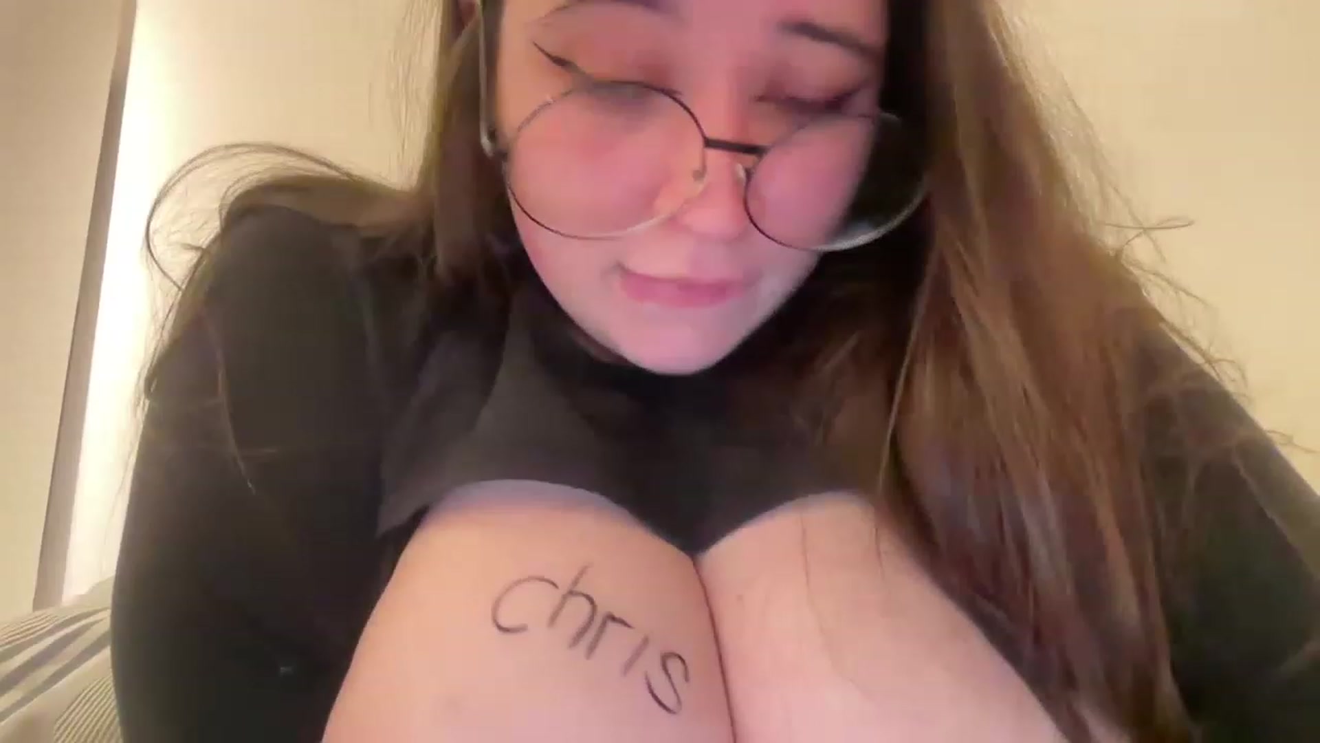 Gallery image thumbnail from Hasymura's myfreecams stream on, 04/10/2023, 24:29 image 2 of 20