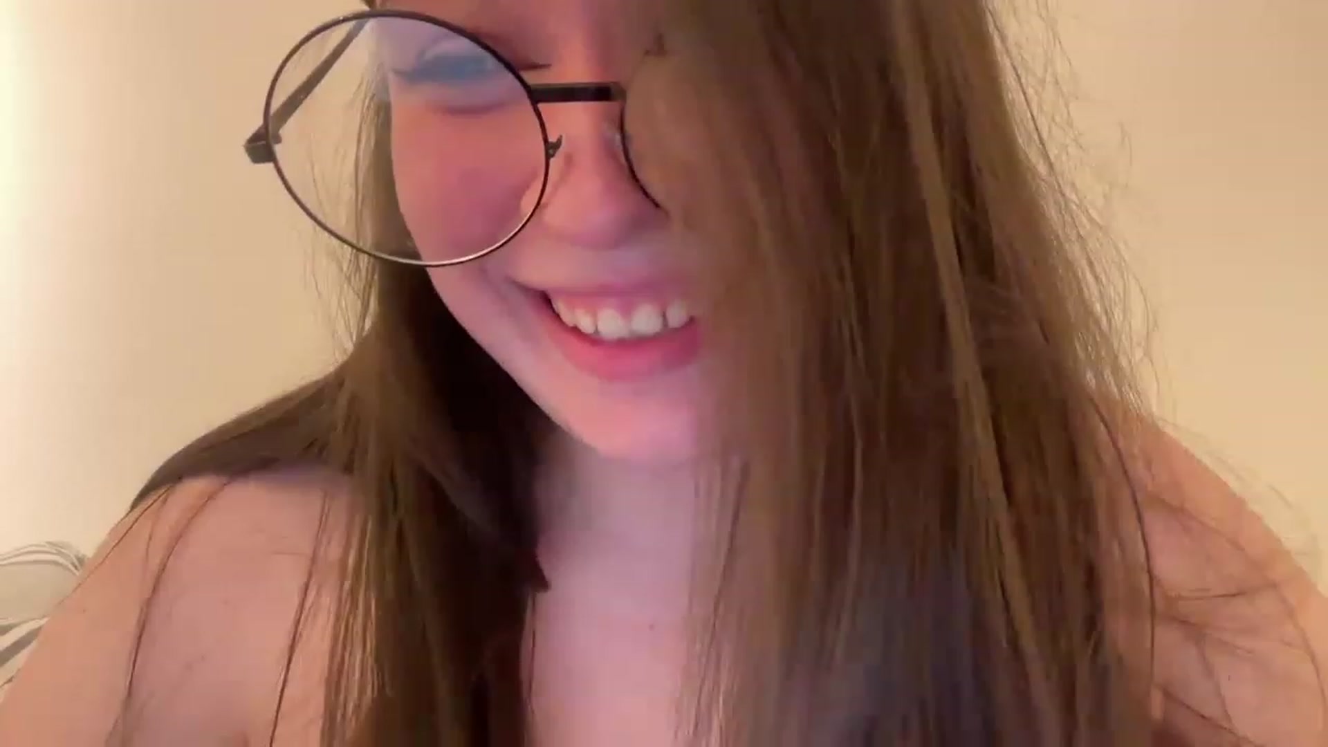 Gallery image thumbnail from Hasymura's myfreecams stream on, 04/10/2023, 24:29 image 10 of 20