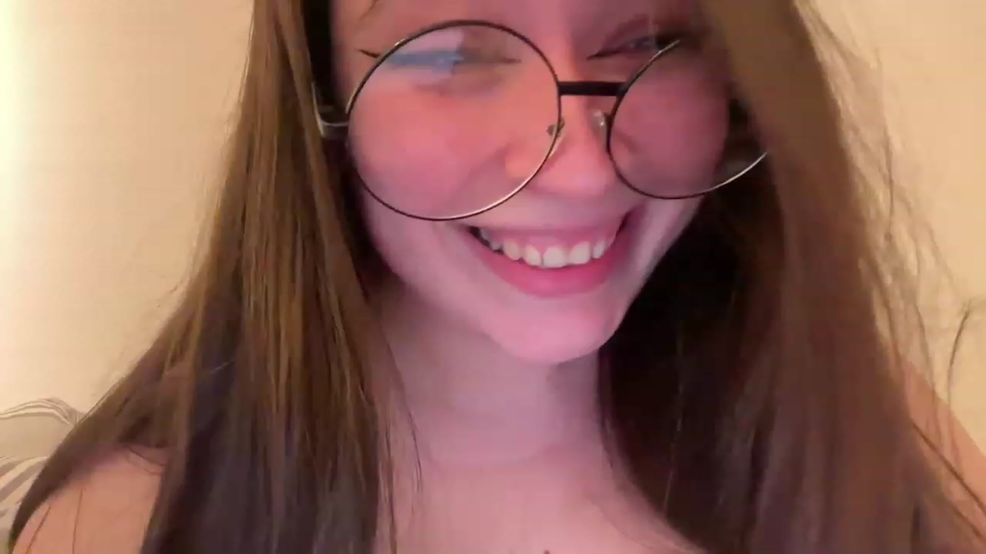 Gallery image thumbnail from Hasymura's myfreecams stream on, 04/10/2023, 24:29 image 12 of 20