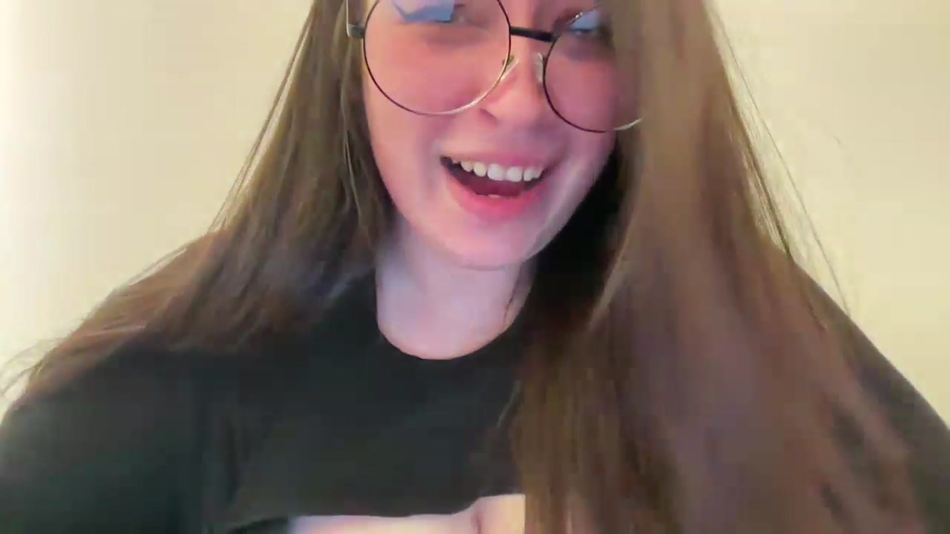 Gallery image thumbnail from Hasymura's myfreecams stream on, 04/18/2023, 21:29 image 19 of 20