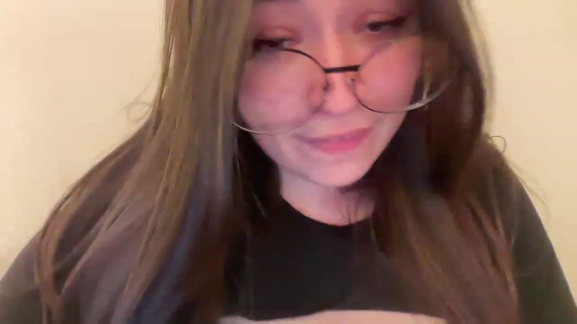 Gallery image thumbnail from Hasymura's myfreecams stream on, 04/18/2023, 22:40 image 12 of 20