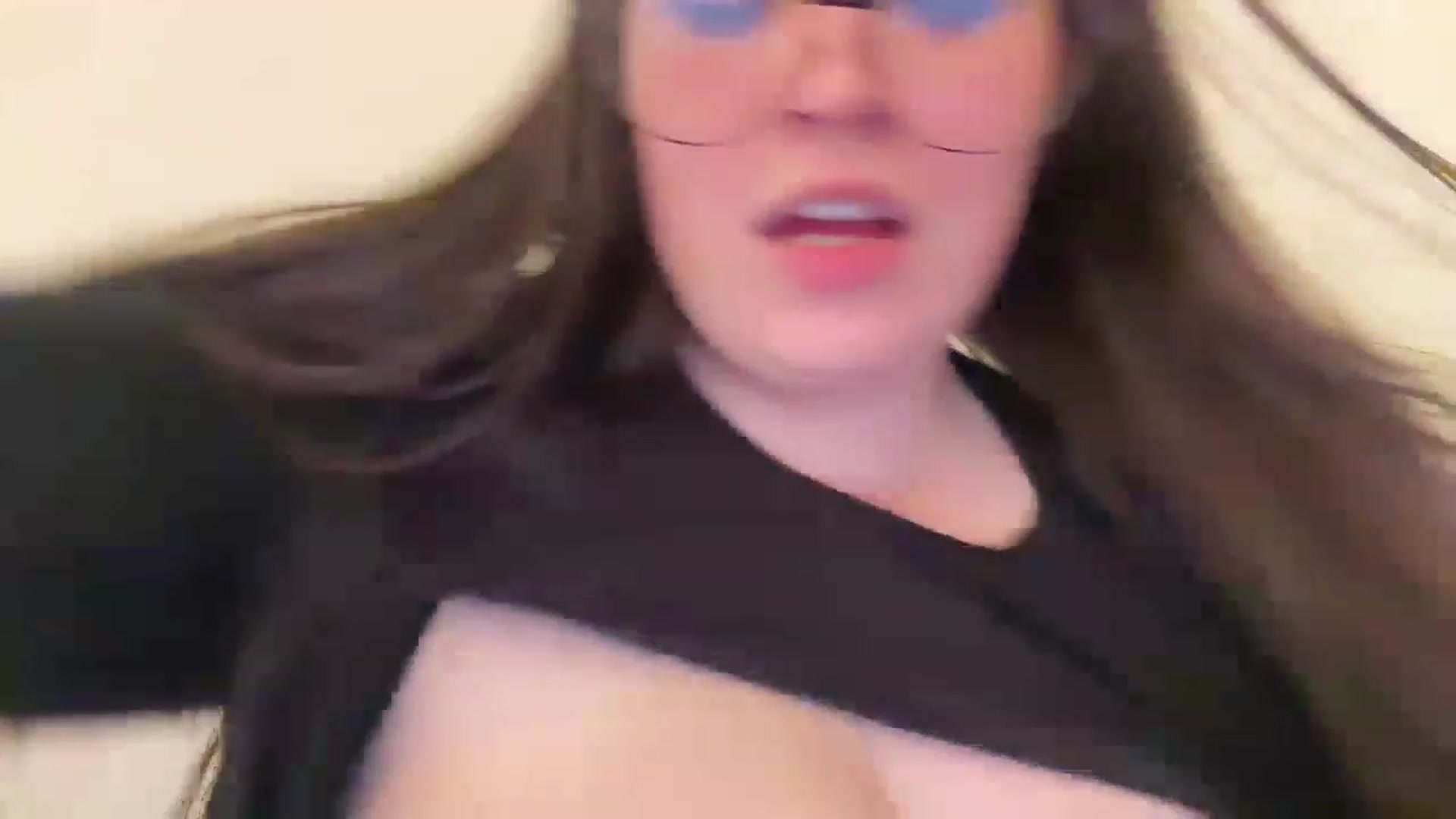 Gallery image thumbnail from Hasymura's myfreecams stream on, 04/18/2023, 22:40 image 15 of 20