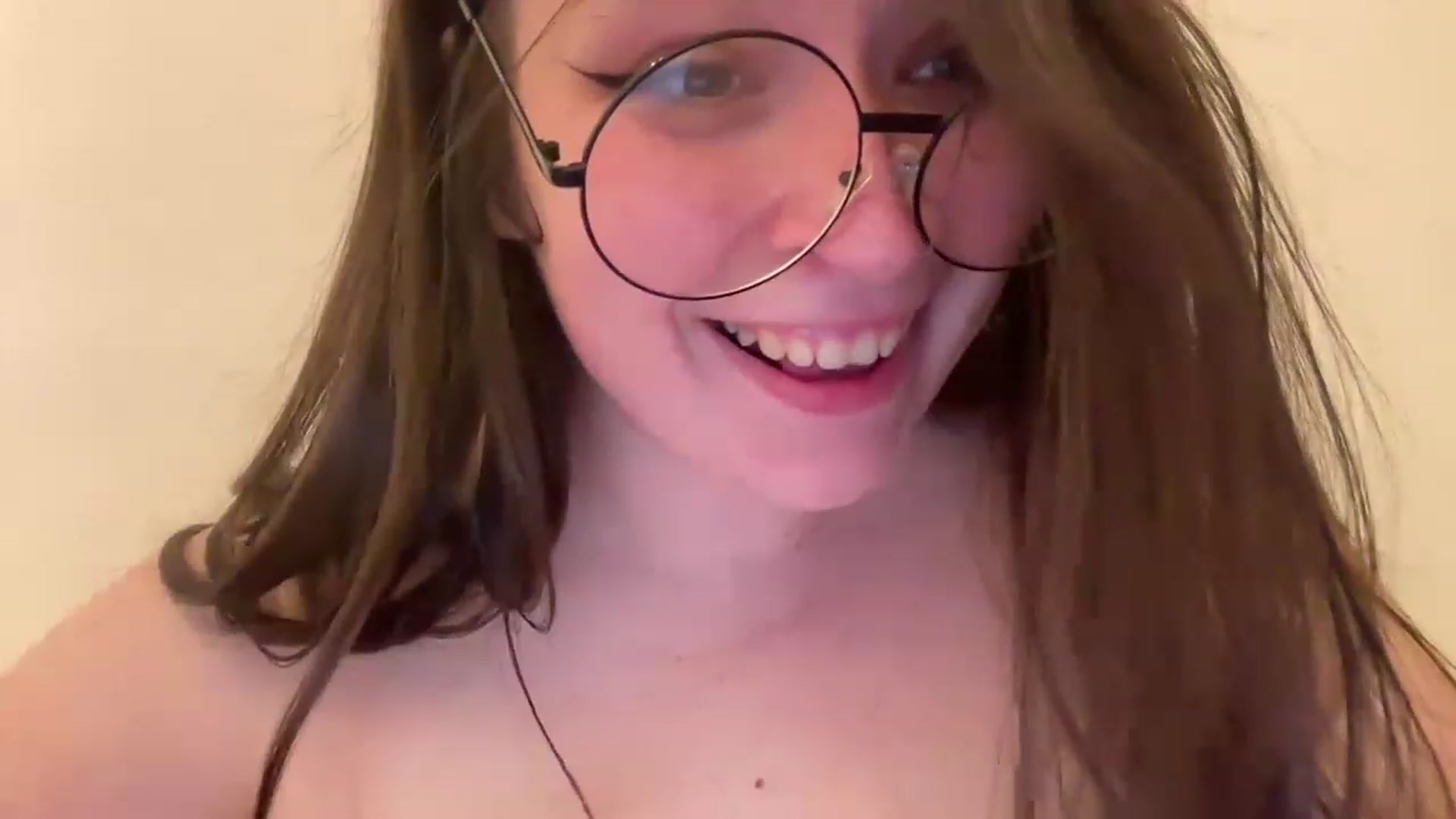 Gallery image thumbnail from Hasymura's myfreecams stream on, 05/01/2023, 20:58 image 20 of 20