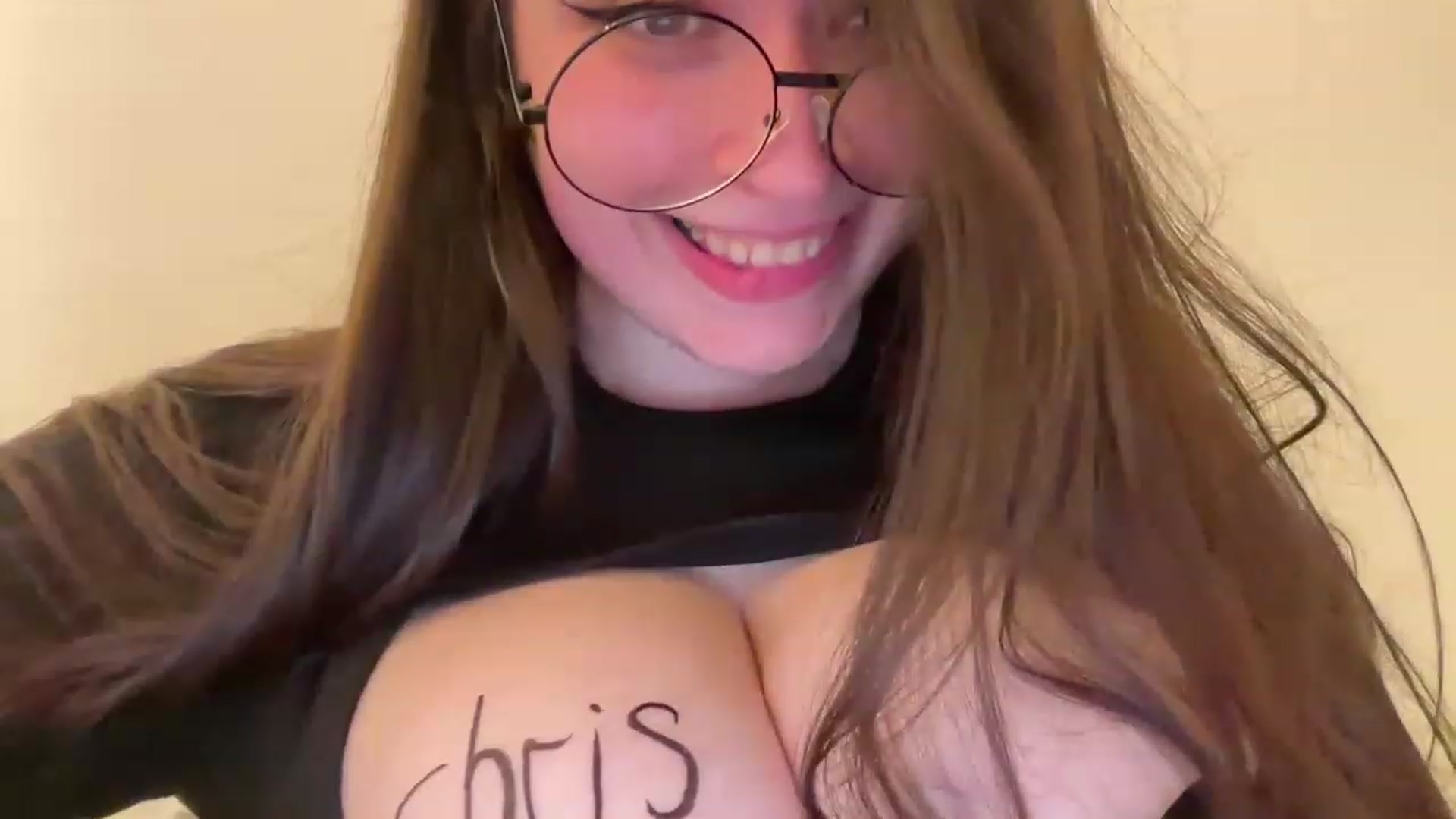 Gallery image thumbnail from Hasymura's myfreecams stream on, 05/01/2023, 20:58 image 9 of 20