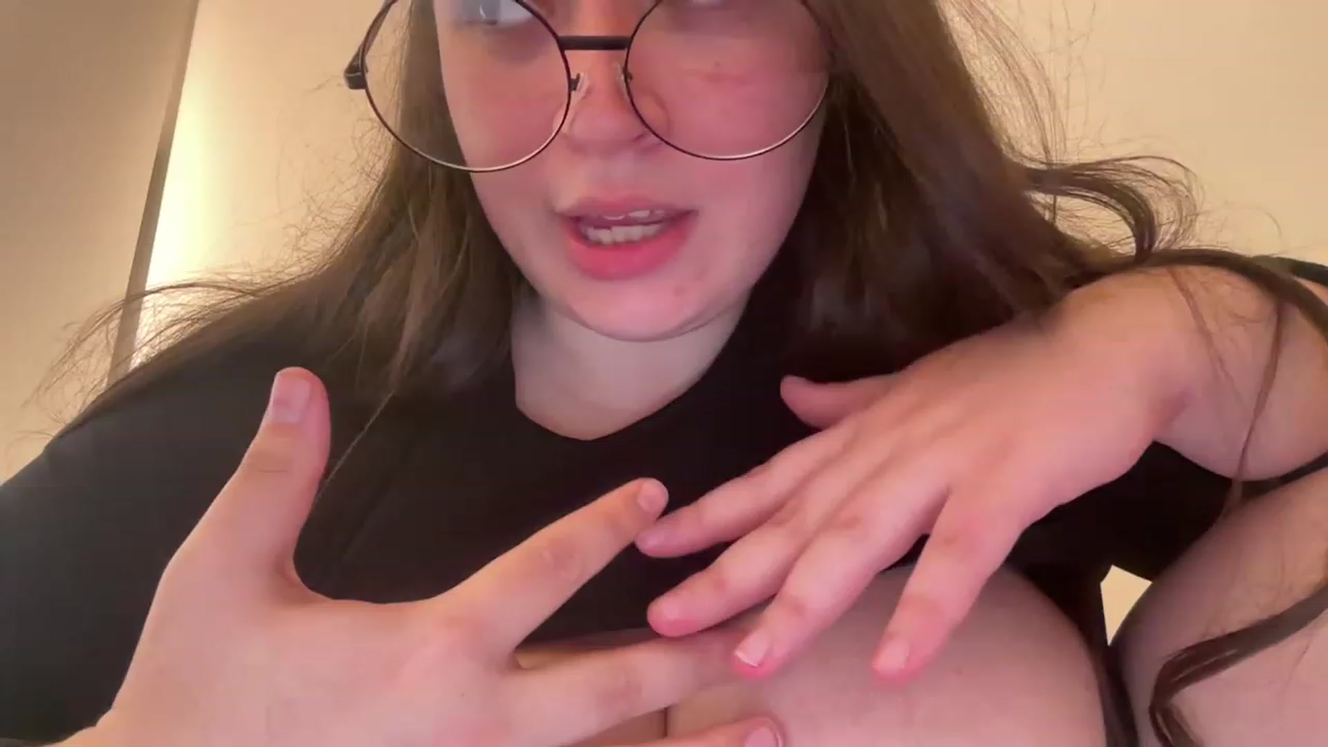 Gallery image thumbnail from Hasymura's myfreecams stream on, 05/02/2023, 14:07 image 17 of 20