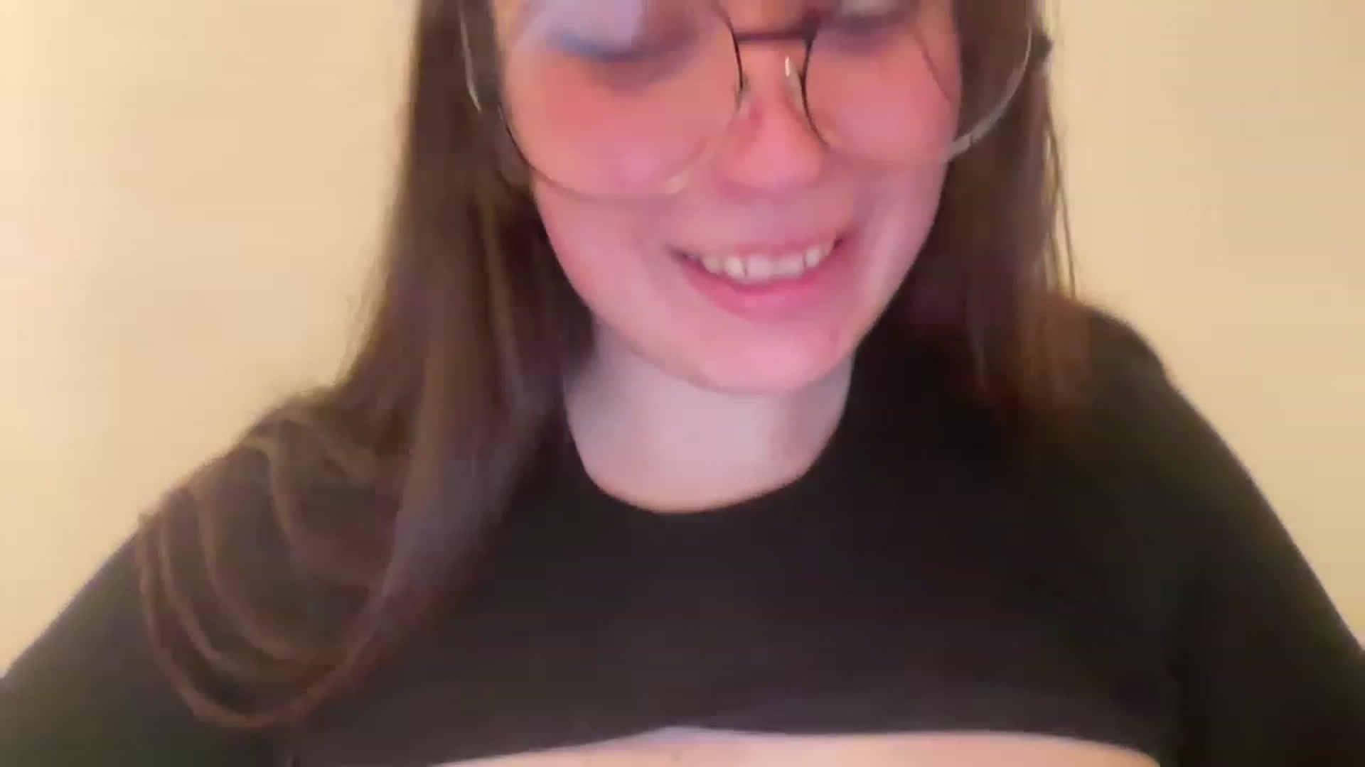 Gallery image thumbnail from Hasymura's myfreecams stream on, 05/02/2023, 21:50 image 7 of 20