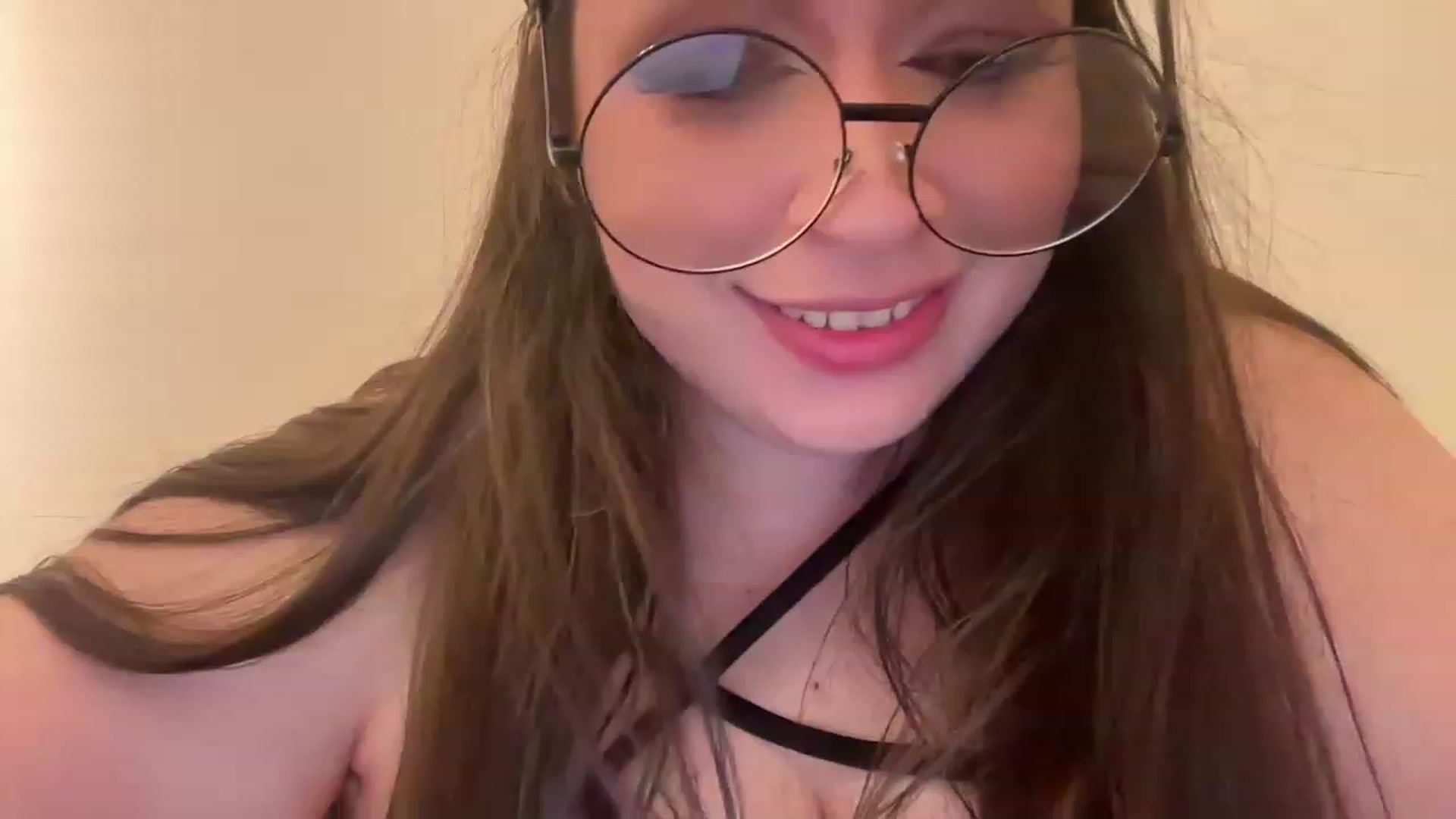 Gallery image thumbnail from Hasymura's myfreecams stream on, 05/06/2023, 19:32 image 16 of 20